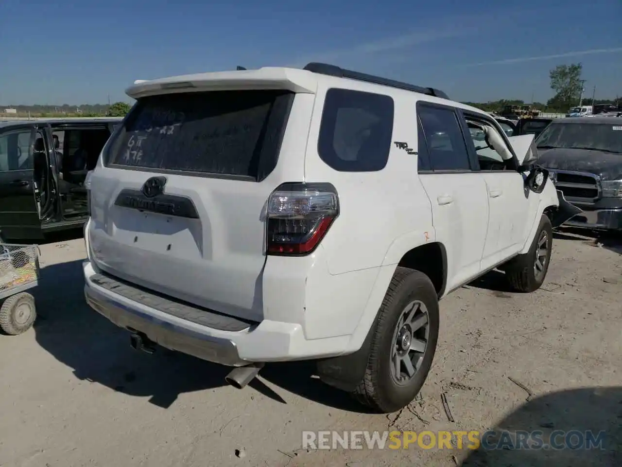 4 Photograph of a damaged car JTERU5JR7M5924591 TOYOTA 4RUNNER 2021