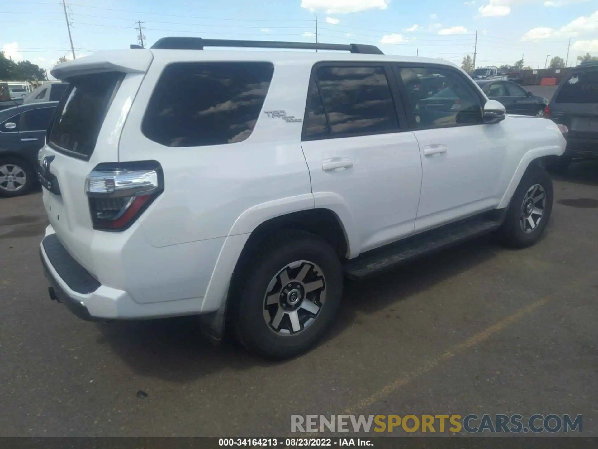 4 Photograph of a damaged car JTERU5JR7M5934540 TOYOTA 4RUNNER 2021