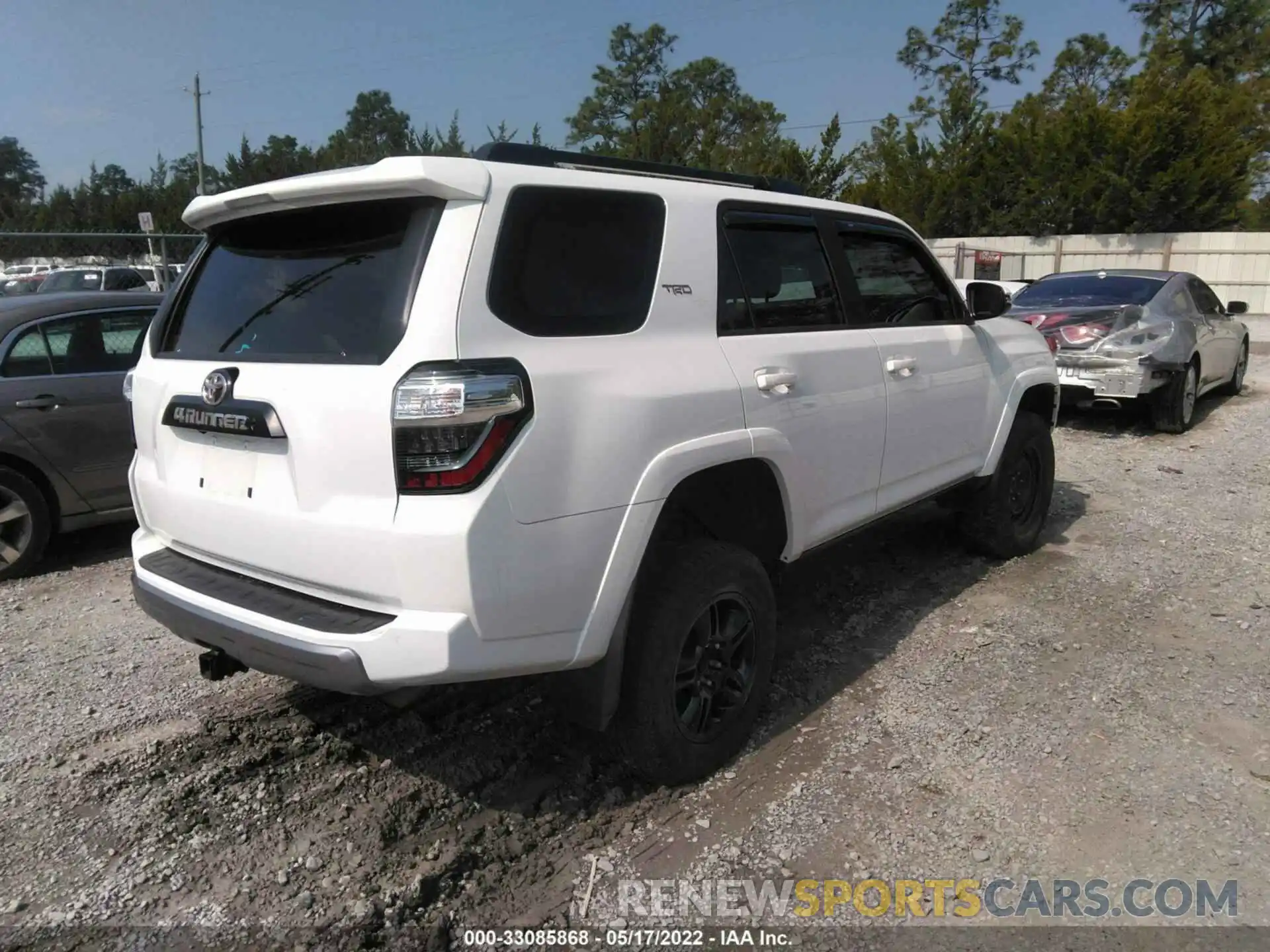 4 Photograph of a damaged car JTERU5JR7M5937616 TOYOTA 4RUNNER 2021