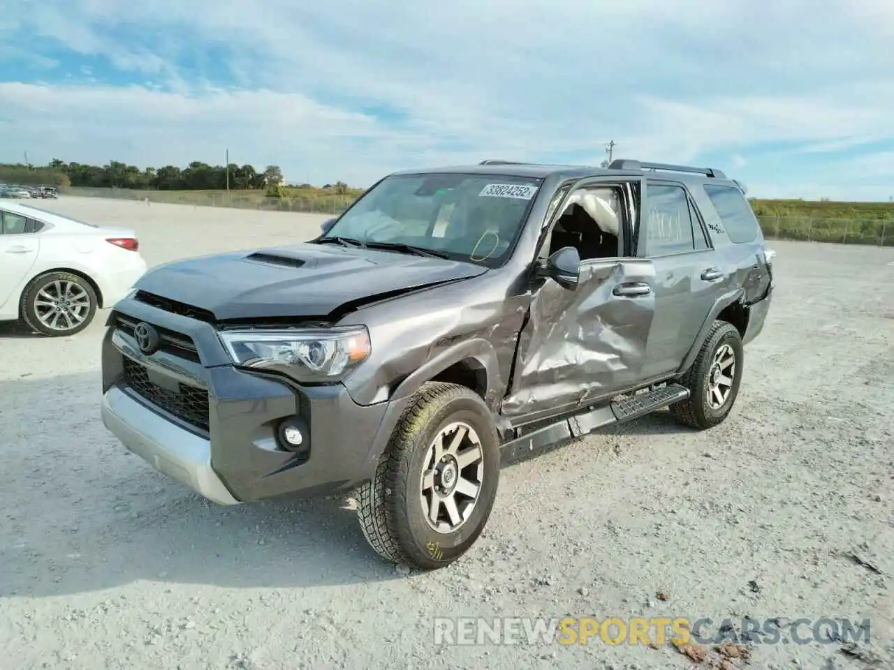 2 Photograph of a damaged car JTERU5JR7M5938992 TOYOTA 4RUNNER 2021