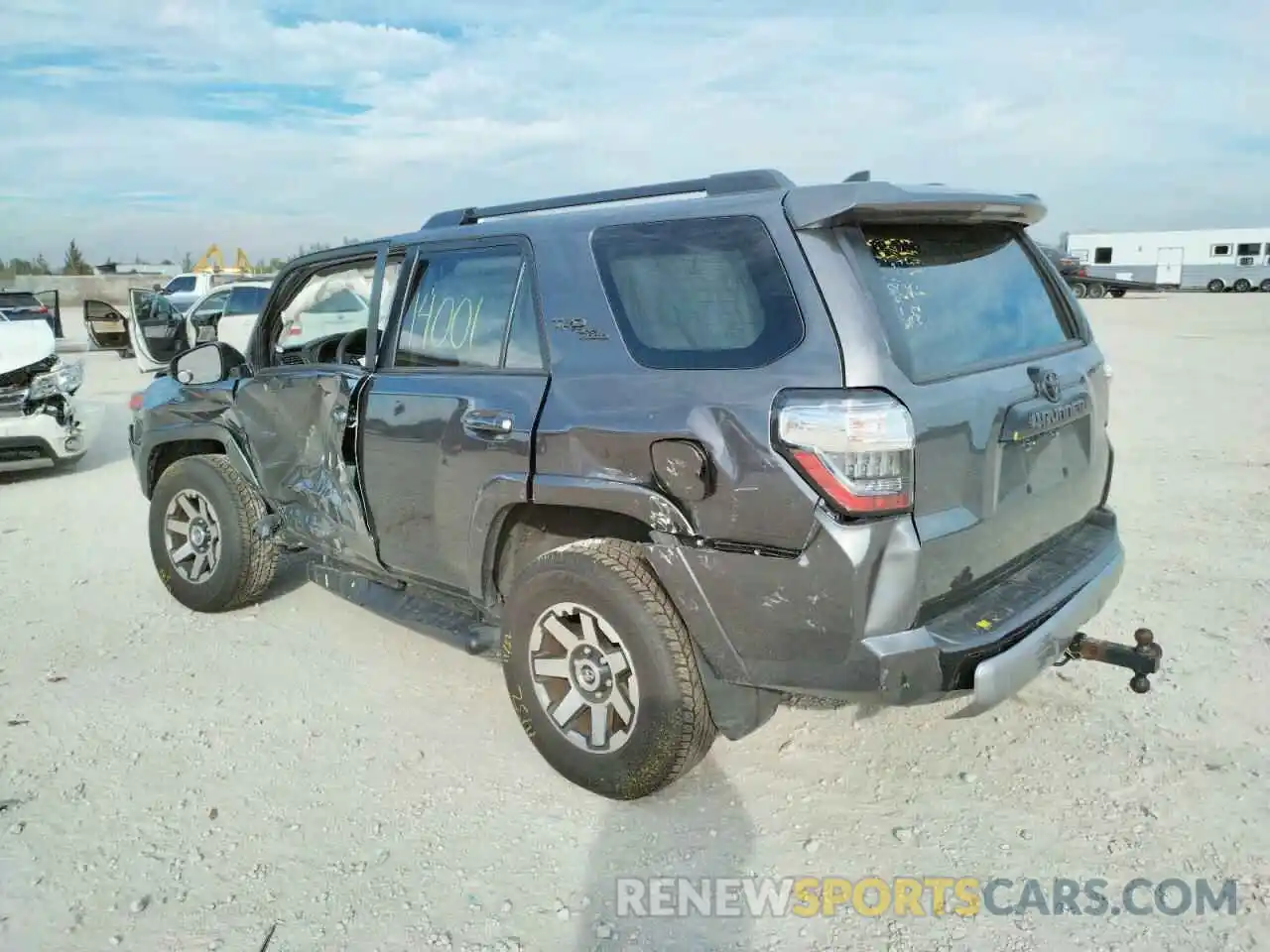 3 Фотография поврежденного автомобиля JTERU5JR7M5938992 TOYOTA 4RUNNER 2021