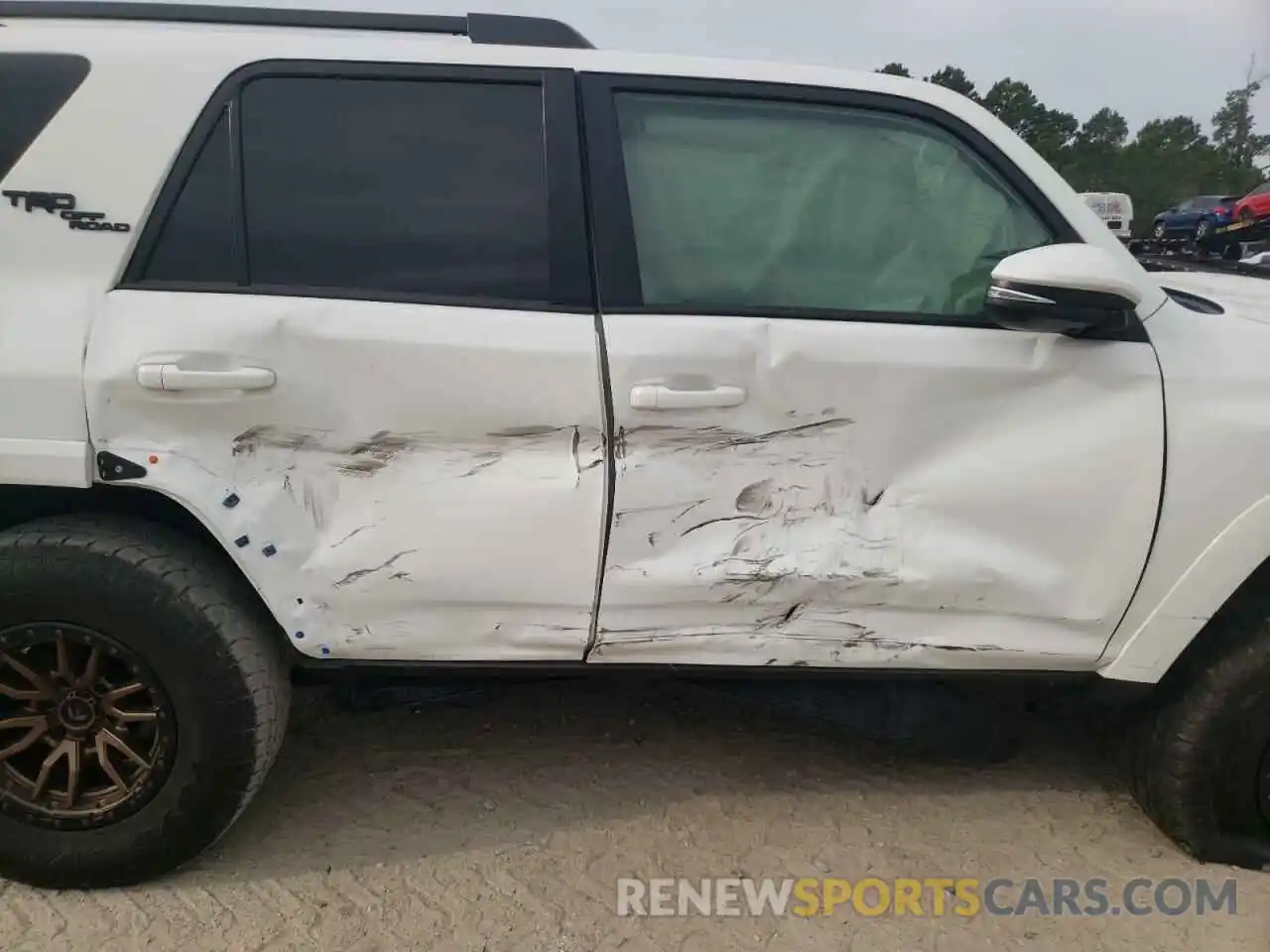 9 Photograph of a damaged car JTERU5JR7M5946283 TOYOTA 4RUNNER 2021