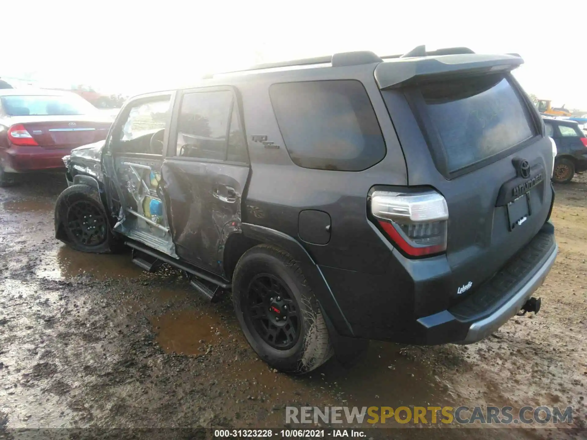 3 Фотография поврежденного автомобиля JTERU5JR7M5949765 TOYOTA 4RUNNER 2021