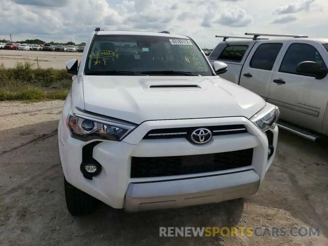 9 Photograph of a damaged car JTERU5JR8M5841235 TOYOTA 4RUNNER 2021