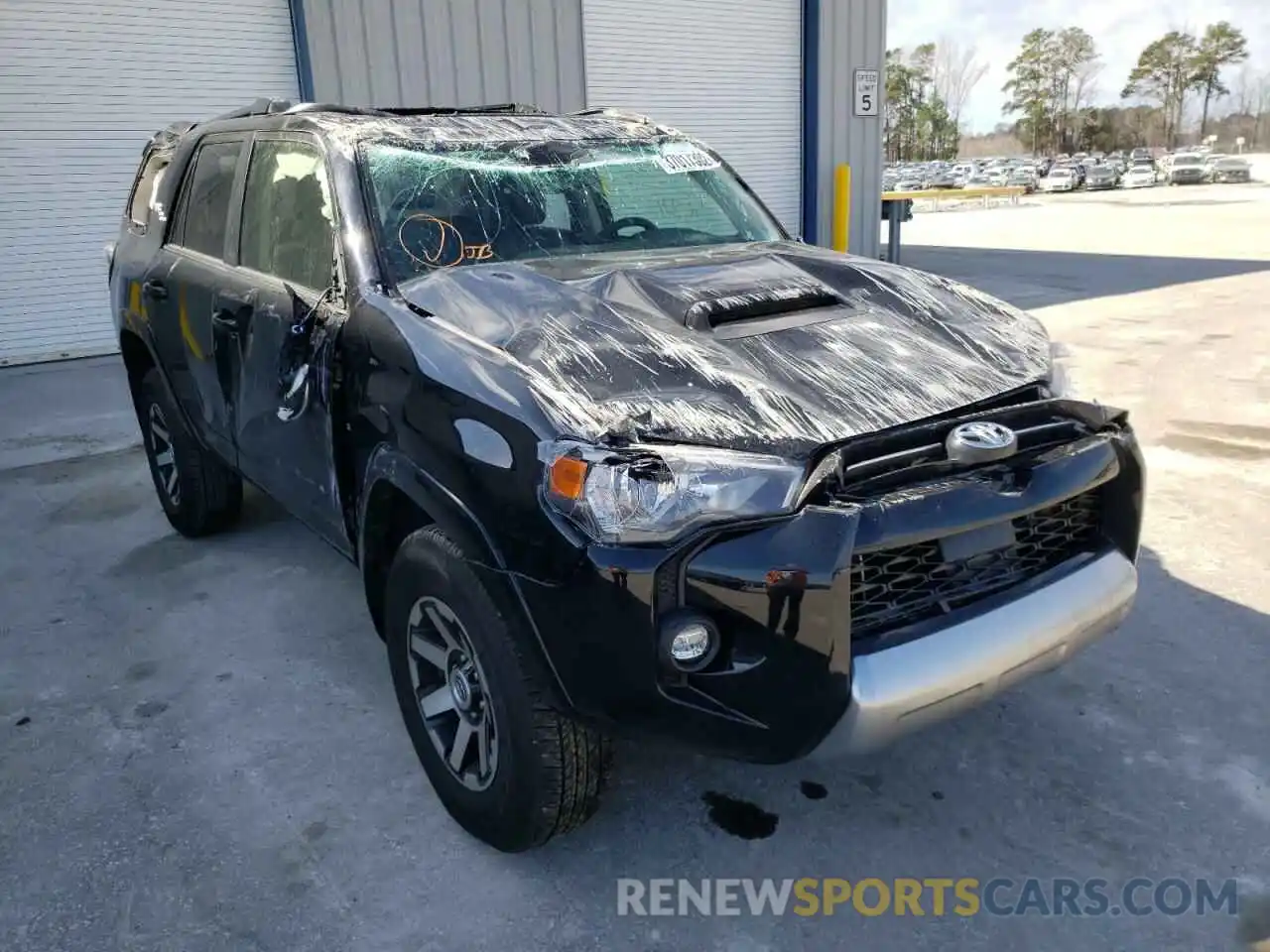 1 Photograph of a damaged car JTERU5JR8M5856480 TOYOTA 4RUNNER 2021