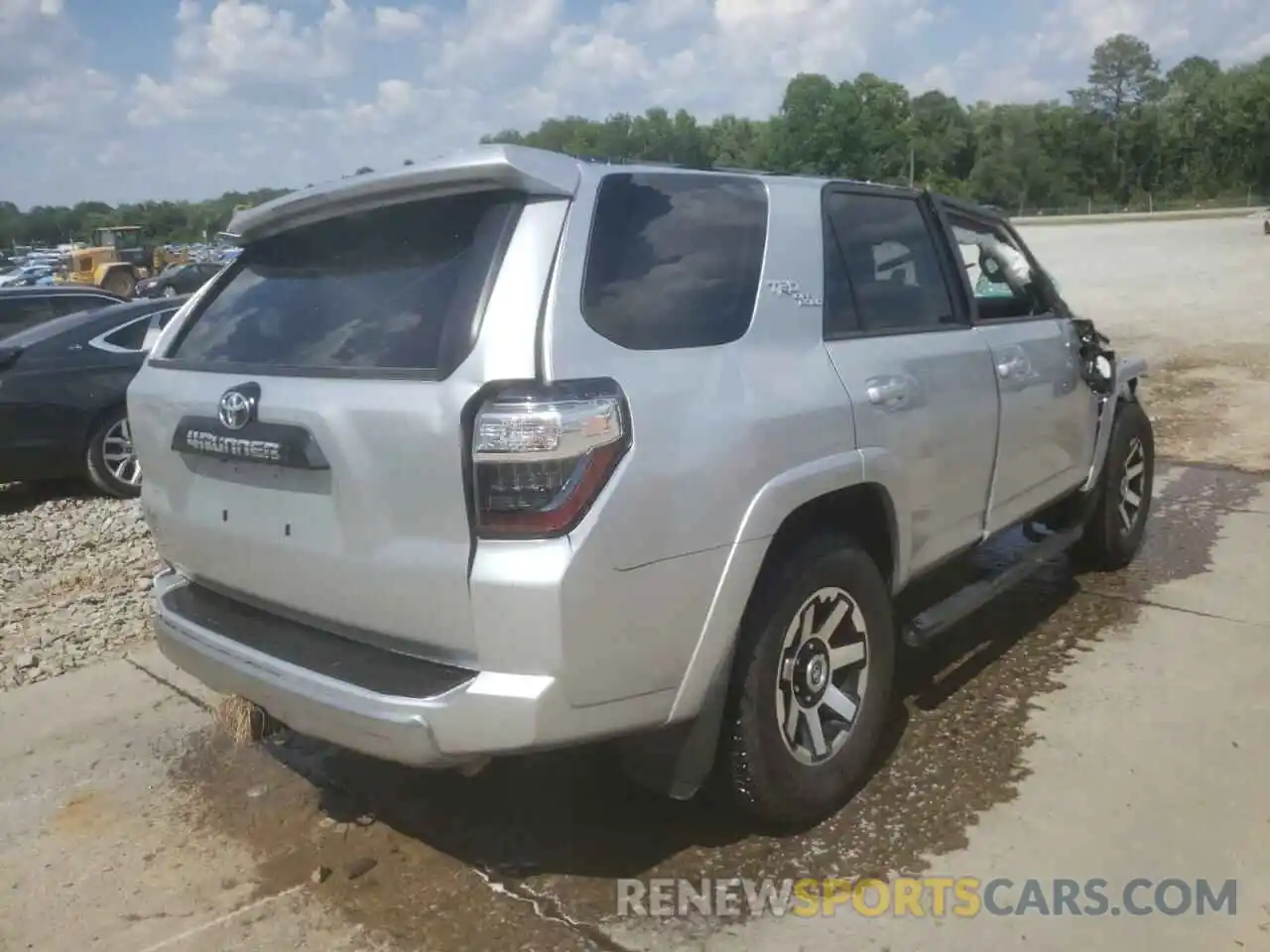 4 Photograph of a damaged car JTERU5JR8M5862263 TOYOTA 4RUNNER 2021