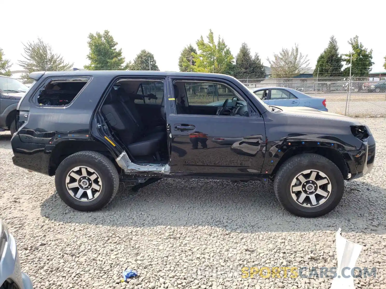 9 Photograph of a damaged car JTERU5JR8M5890354 TOYOTA 4RUNNER 2021