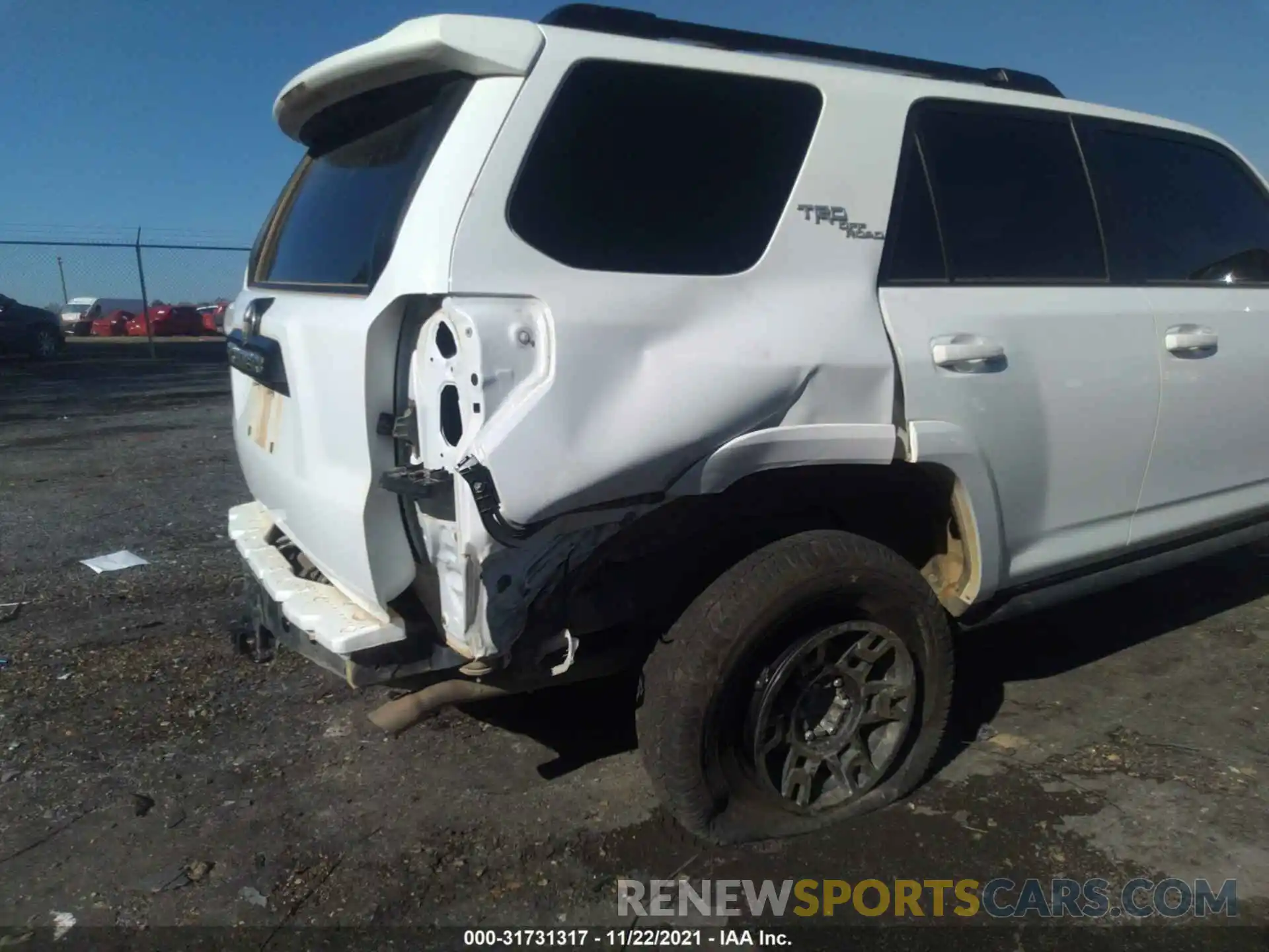 6 Photograph of a damaged car JTERU5JR8M5915320 TOYOTA 4RUNNER 2021