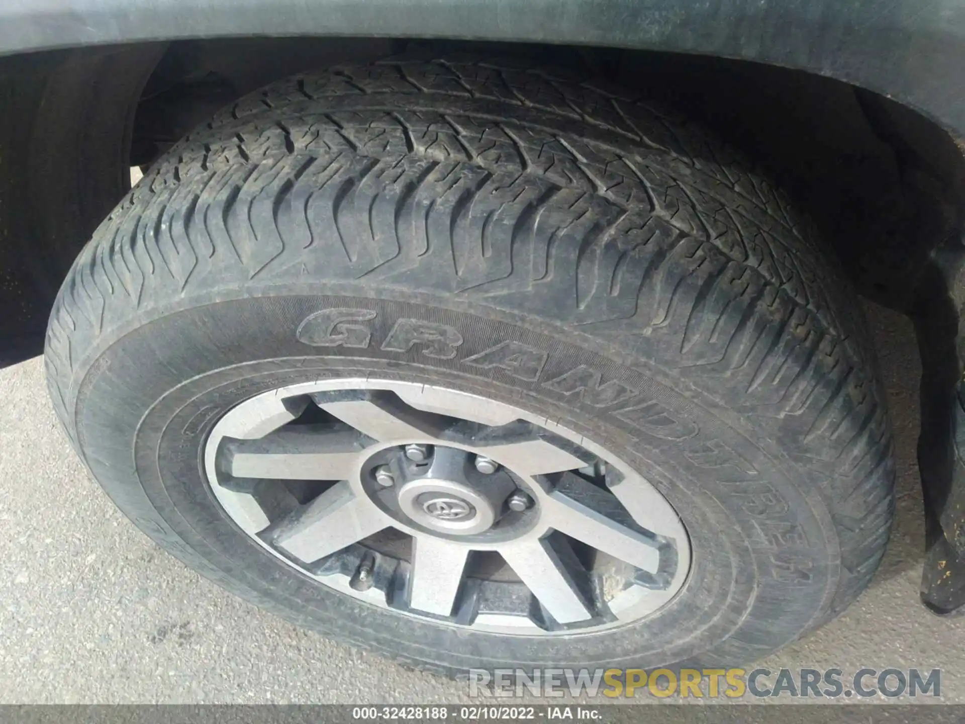 11 Photograph of a damaged car JTERU5JR8M5931744 TOYOTA 4RUNNER 2021