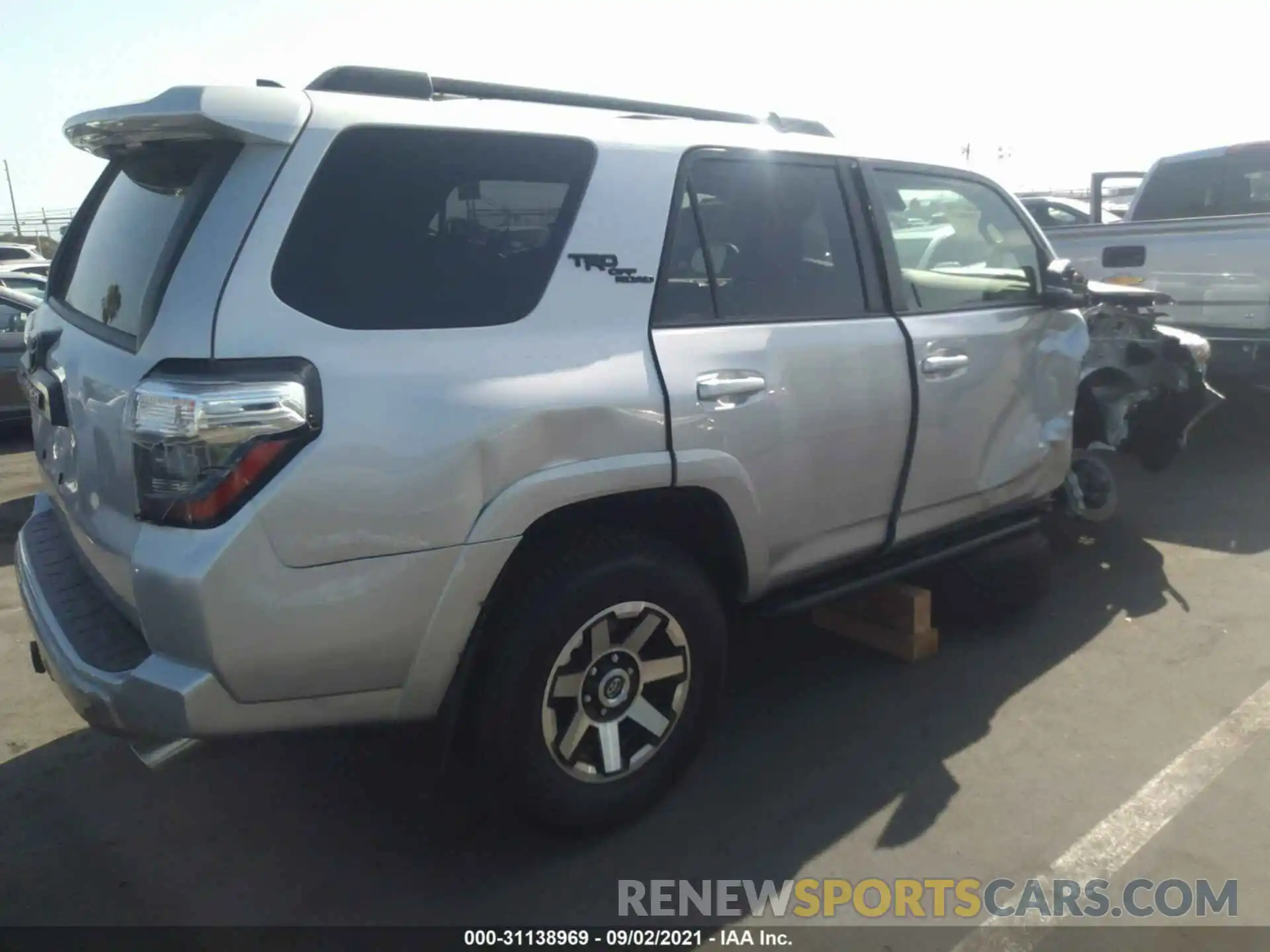 4 Photograph of a damaged car JTERU5JR8M5942260 TOYOTA 4RUNNER 2021