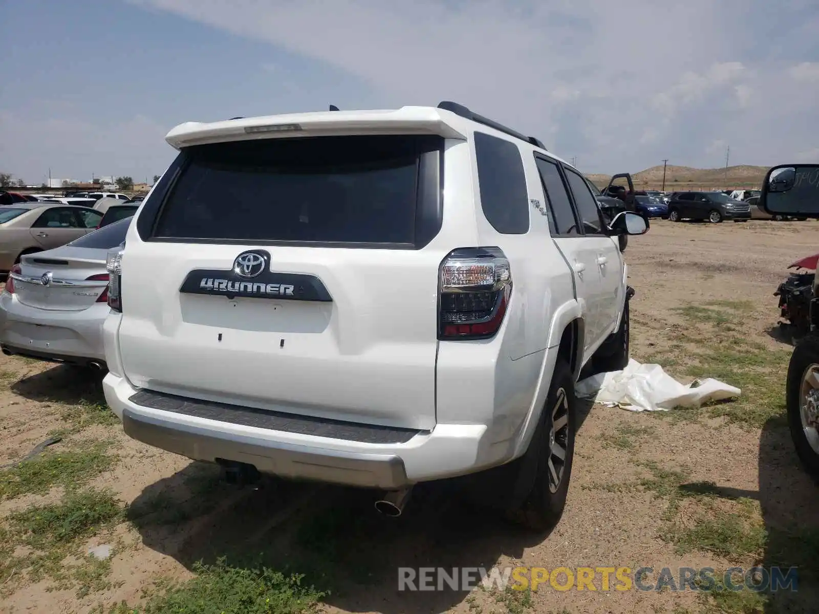 4 Фотография поврежденного автомобиля JTERU5JR9M5855371 TOYOTA 4RUNNER 2021