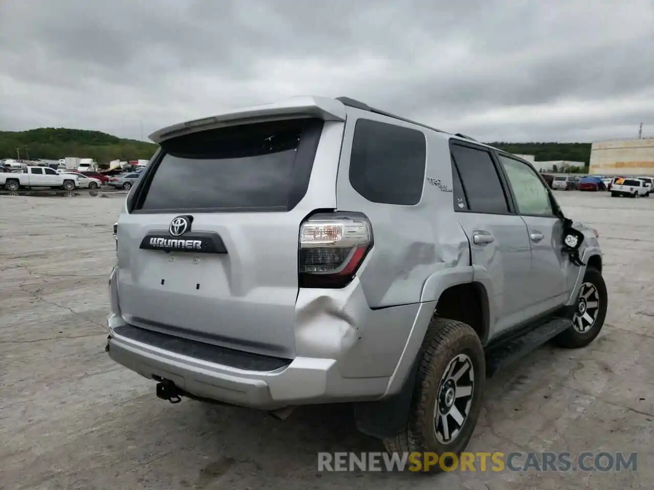 4 Photograph of a damaged car JTERU5JR9M5928576 TOYOTA 4RUNNER 2021