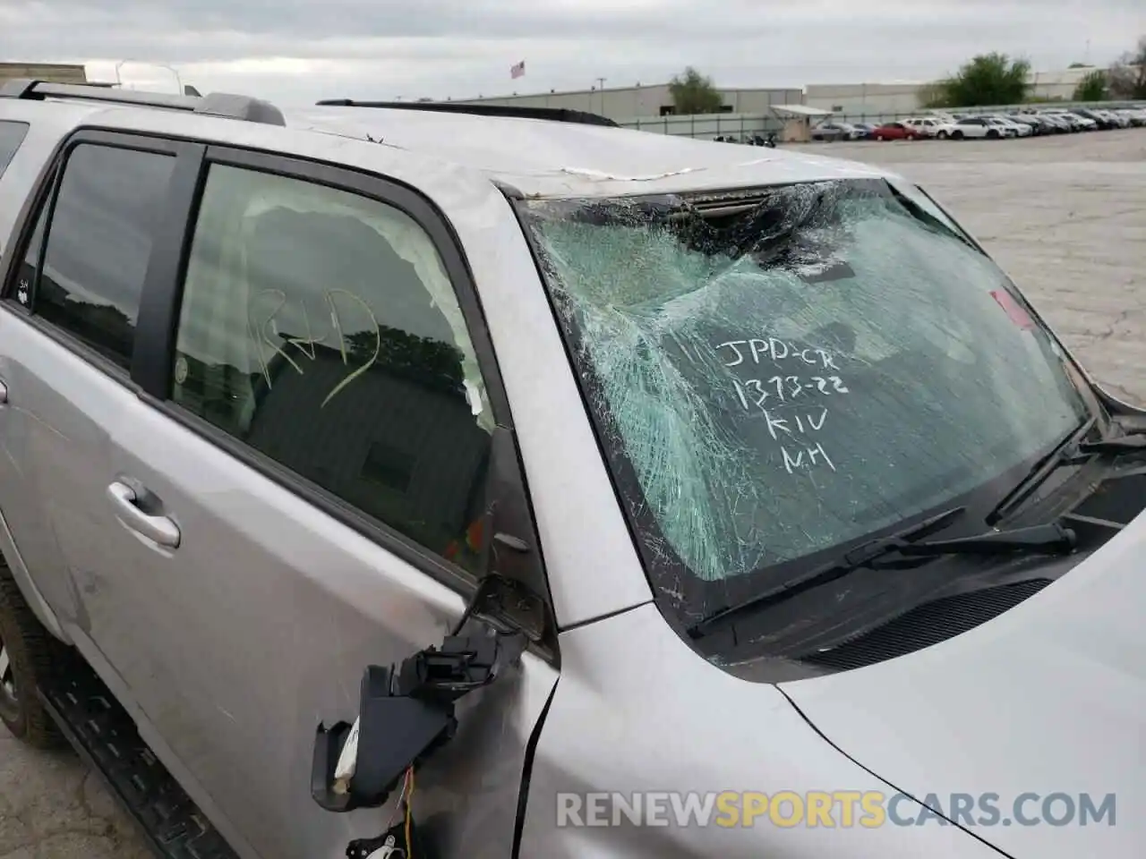 9 Photograph of a damaged car JTERU5JR9M5928576 TOYOTA 4RUNNER 2021