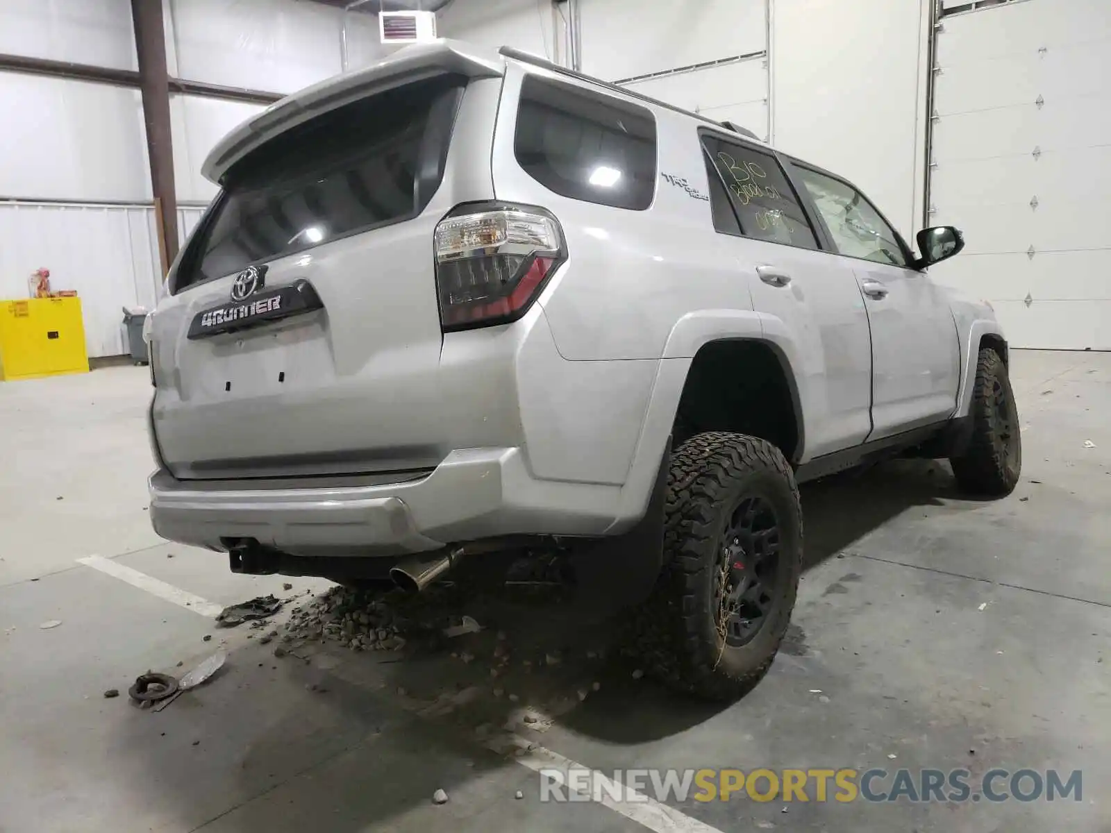 4 Фотография поврежденного автомобиля JTERU5JRXM5843746 TOYOTA 4RUNNER 2021