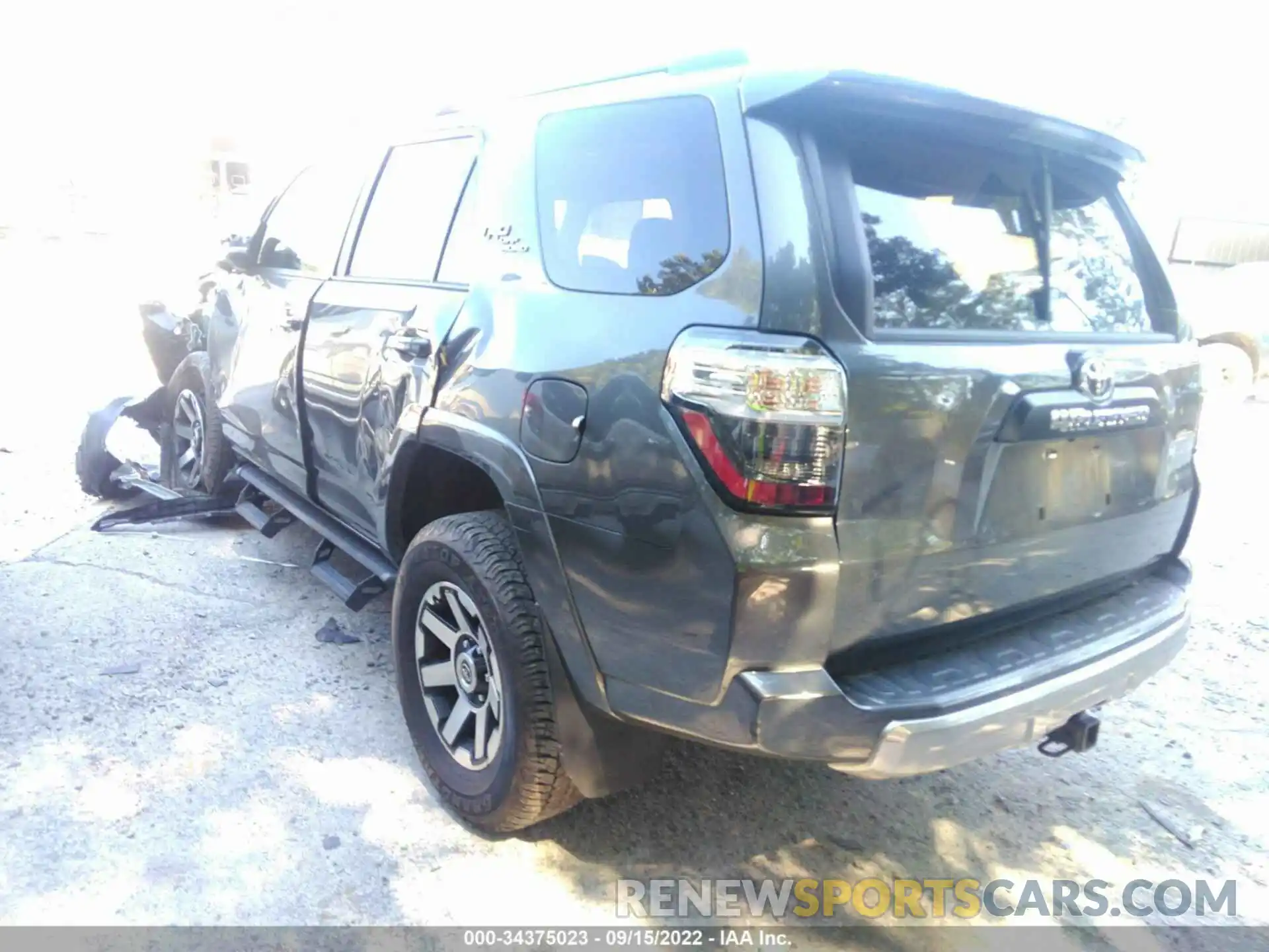 3 Photograph of a damaged car JTERU5JRXM5857873 TOYOTA 4RUNNER 2021