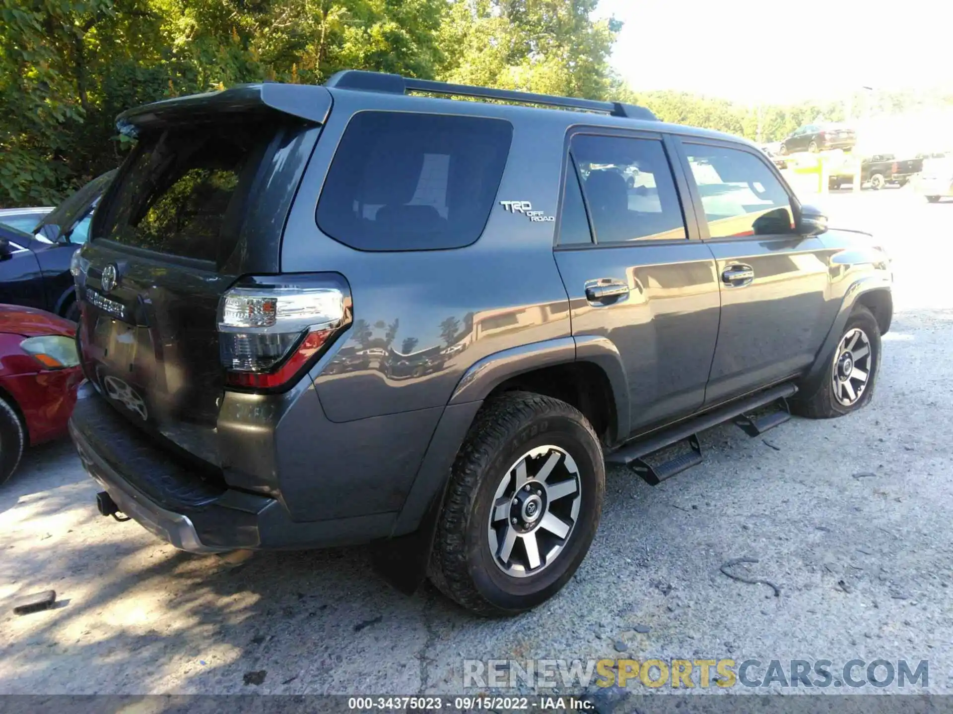 4 Photograph of a damaged car JTERU5JRXM5857873 TOYOTA 4RUNNER 2021