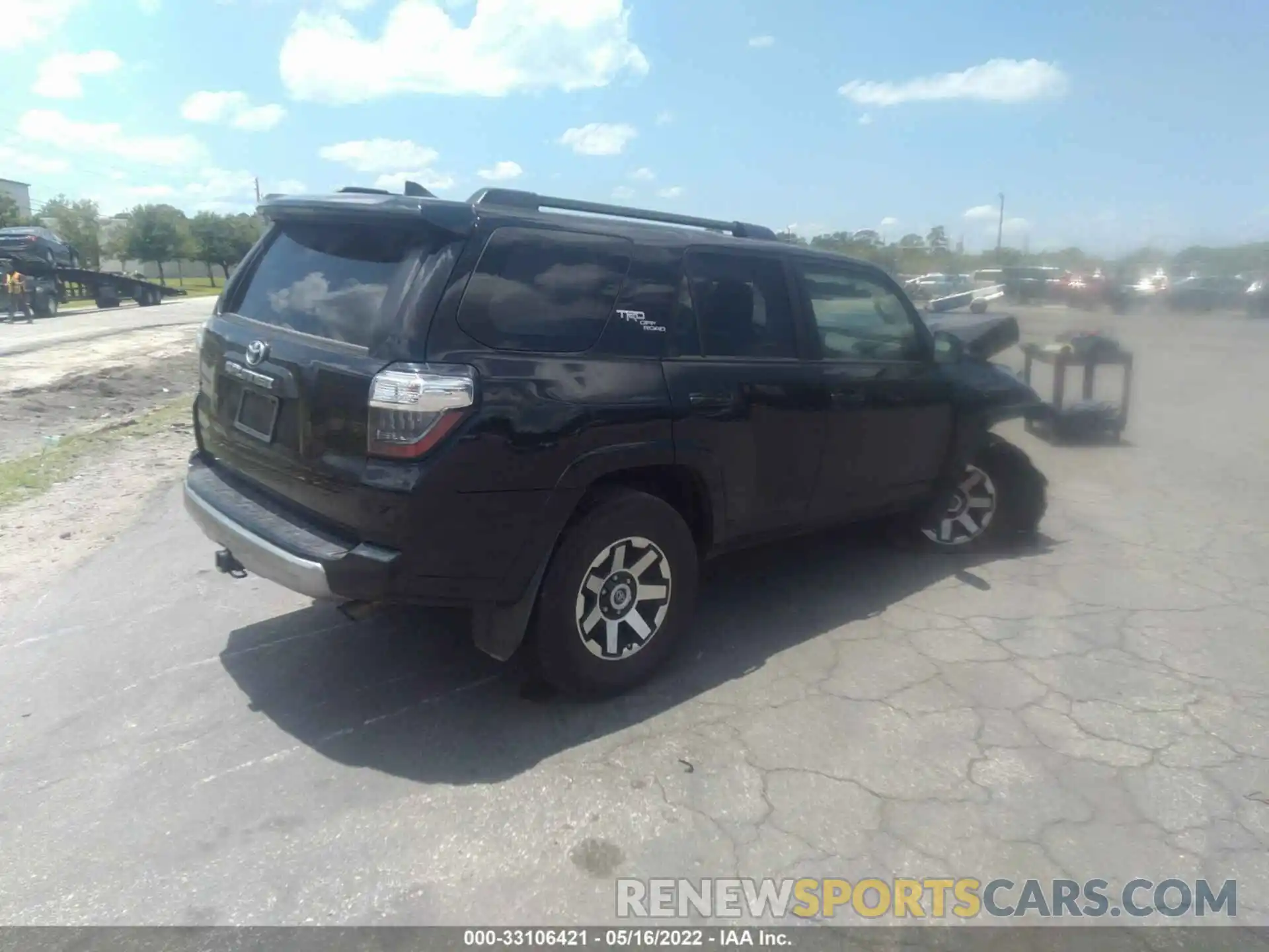 4 Photograph of a damaged car JTERU5JRXM5867349 TOYOTA 4RUNNER 2021