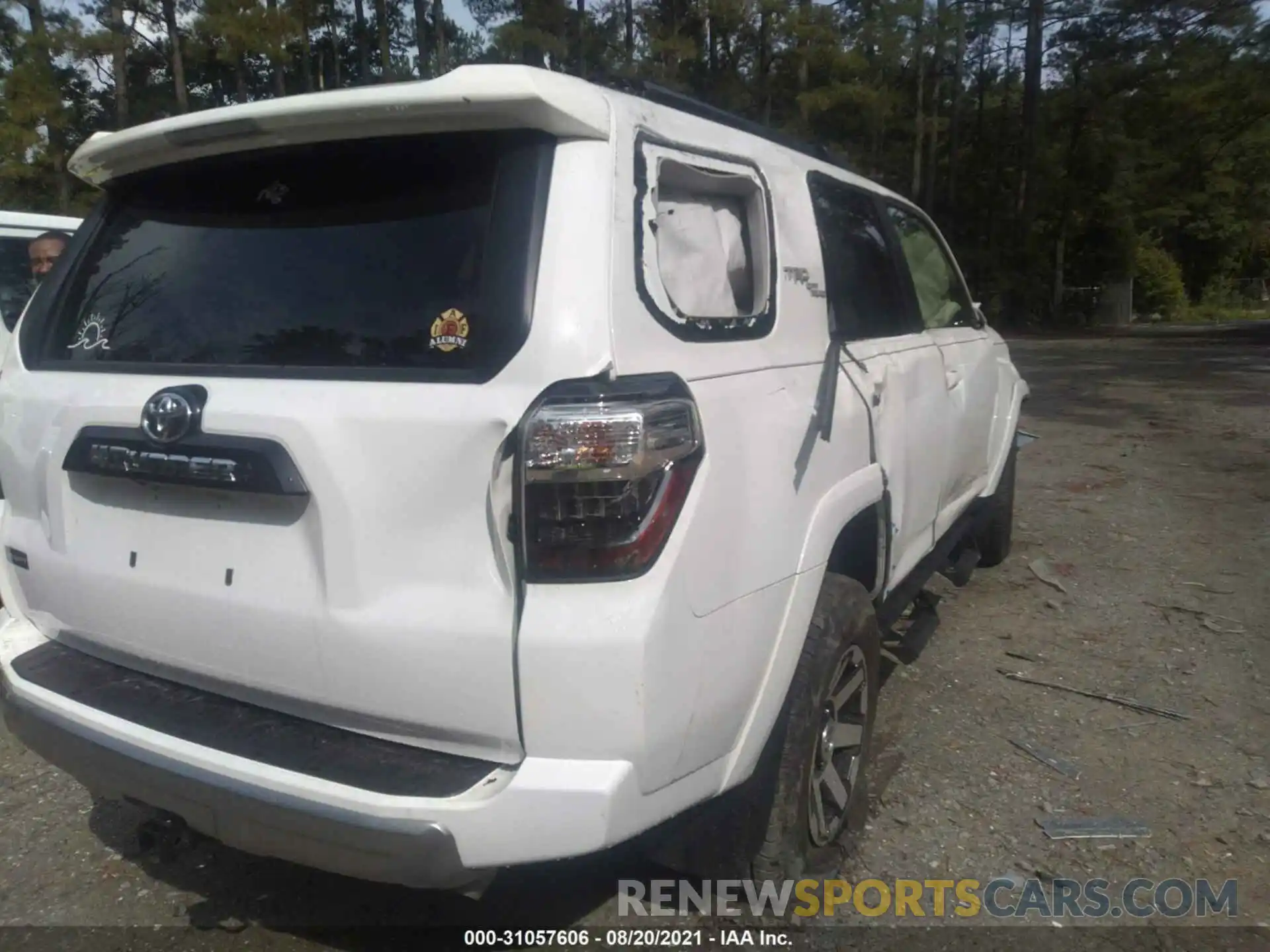 4 Photograph of a damaged car JTERU5JRXM5884801 TOYOTA 4RUNNER 2021