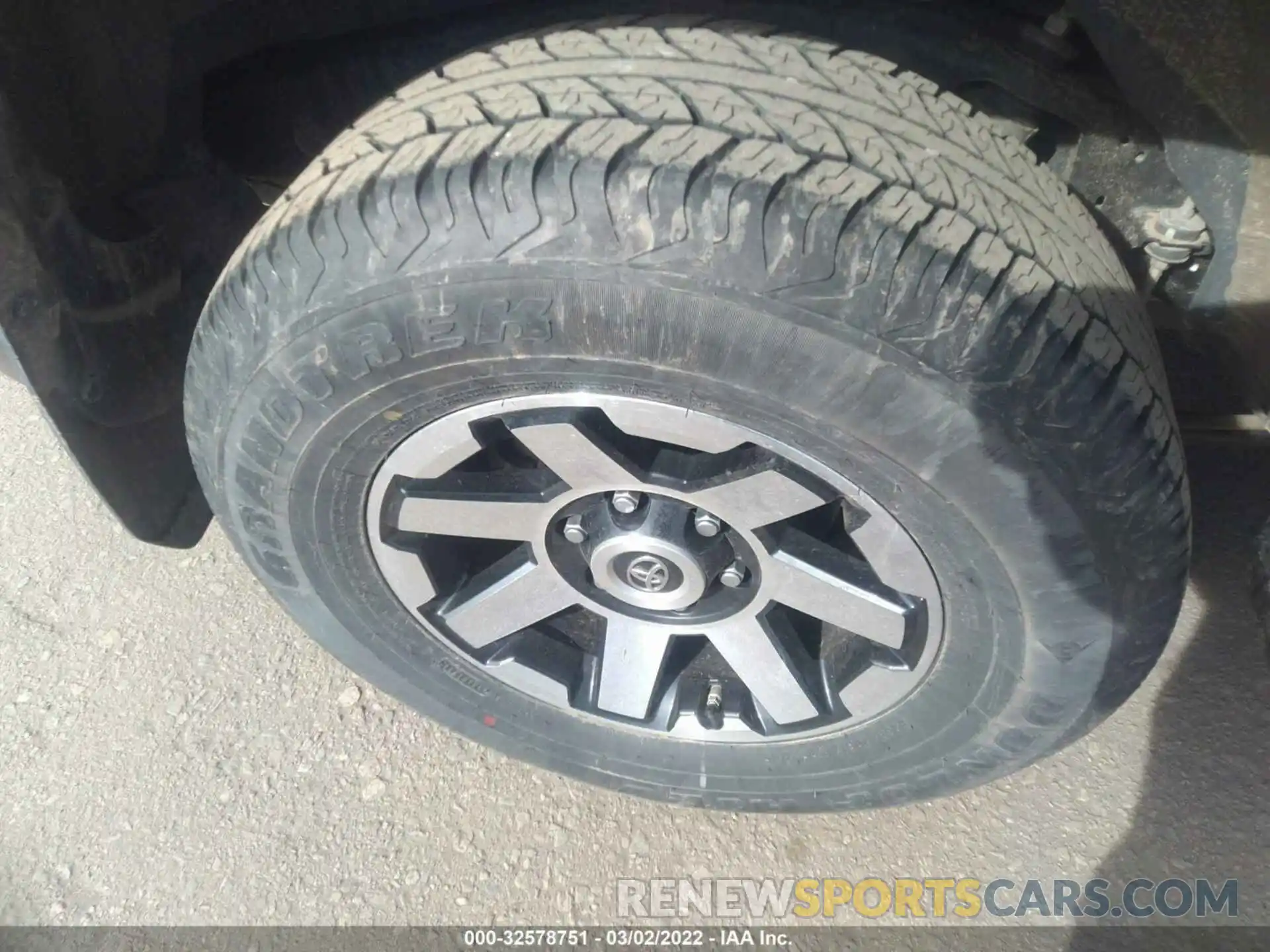 15 Фотография поврежденного автомобиля JTERU5JRXM5932488 TOYOTA 4RUNNER 2021