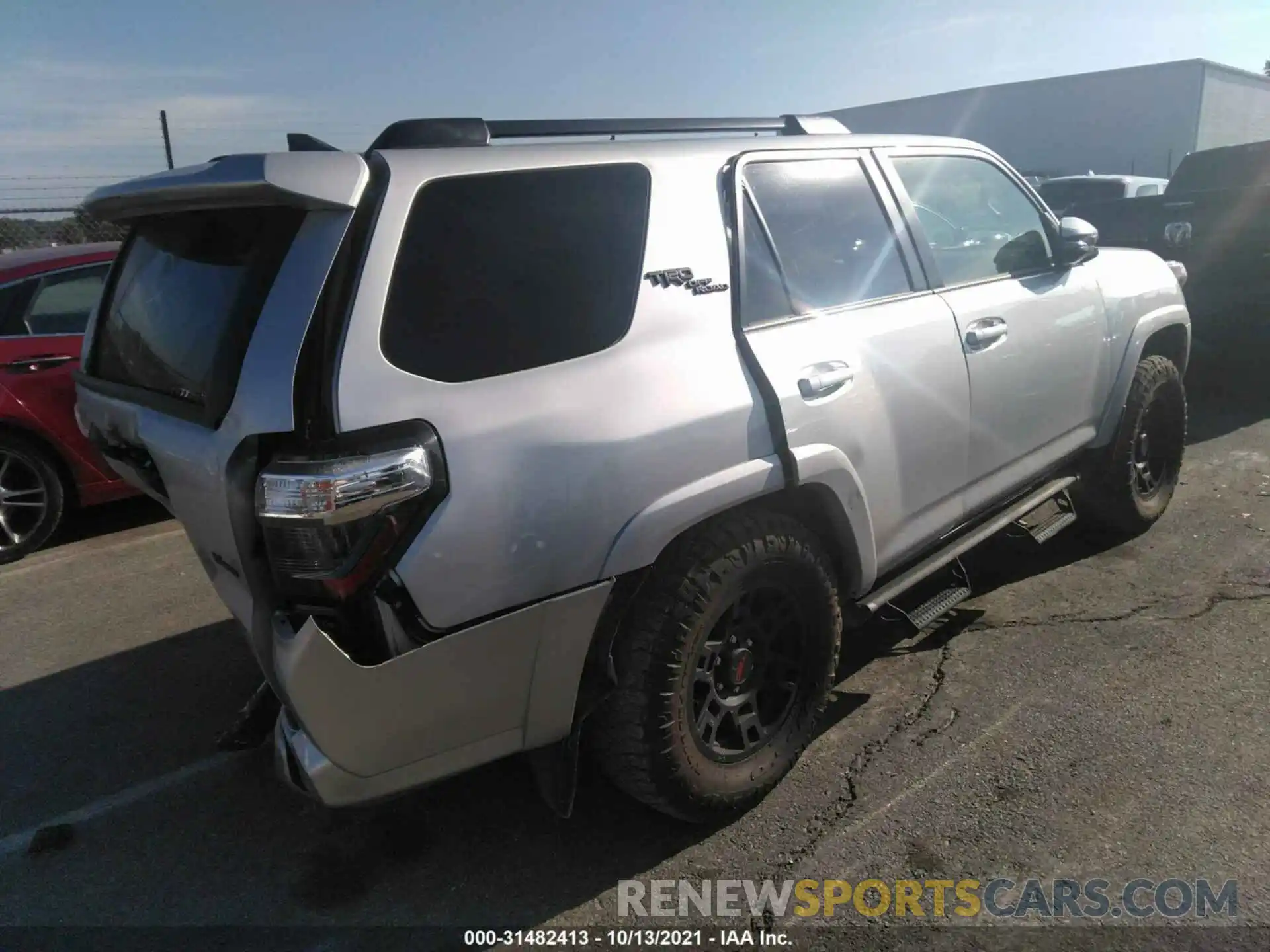 4 Photograph of a damaged car JTERU5JRXM5952966 TOYOTA 4RUNNER 2021