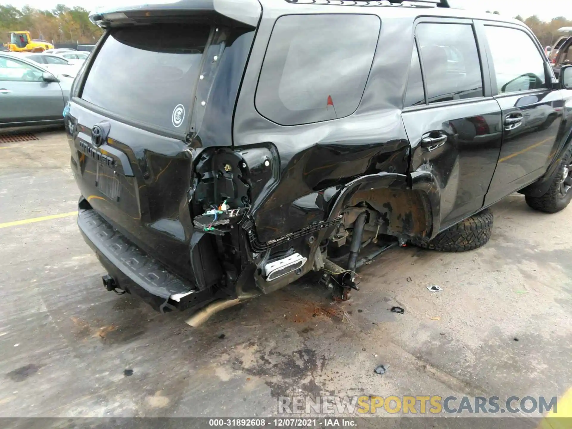 6 Photograph of a damaged car JTEZU5JR4M5242915 TOYOTA 4RUNNER 2021