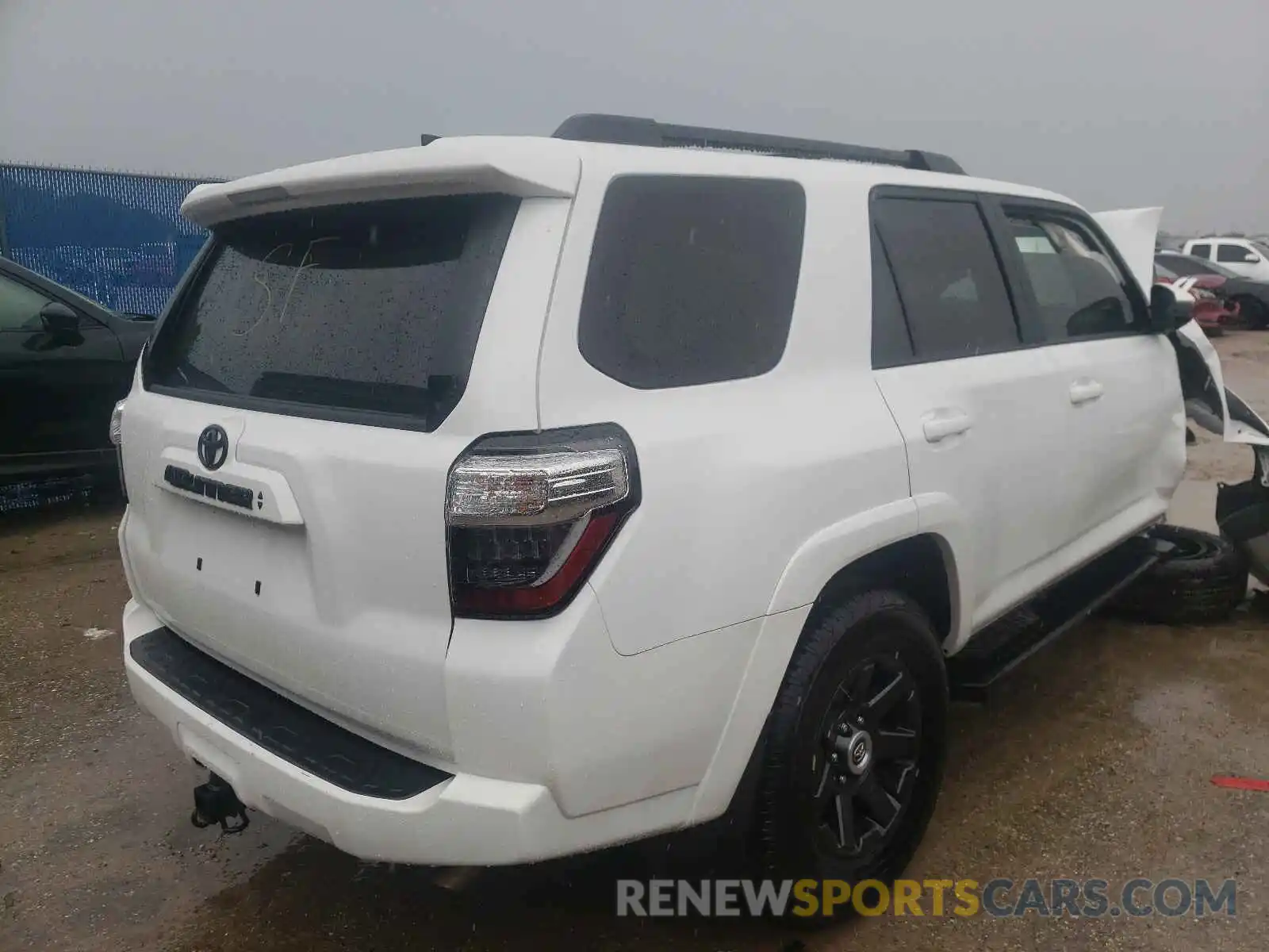 4 Photograph of a damaged car JTEZU5JR8M5243372 TOYOTA 4RUNNER 2021