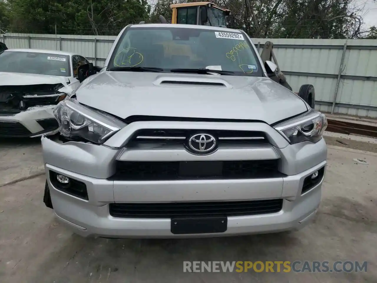 9 Photograph of a damaged car JTEAU5JR1N5259394 TOYOTA 4RUNNER 2022