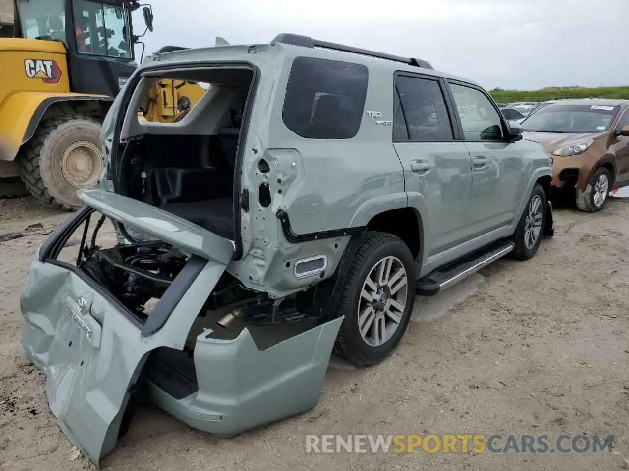 4 Photograph of a damaged car JTEAU5JR1N5274610 TOYOTA 4RUNNER 2022