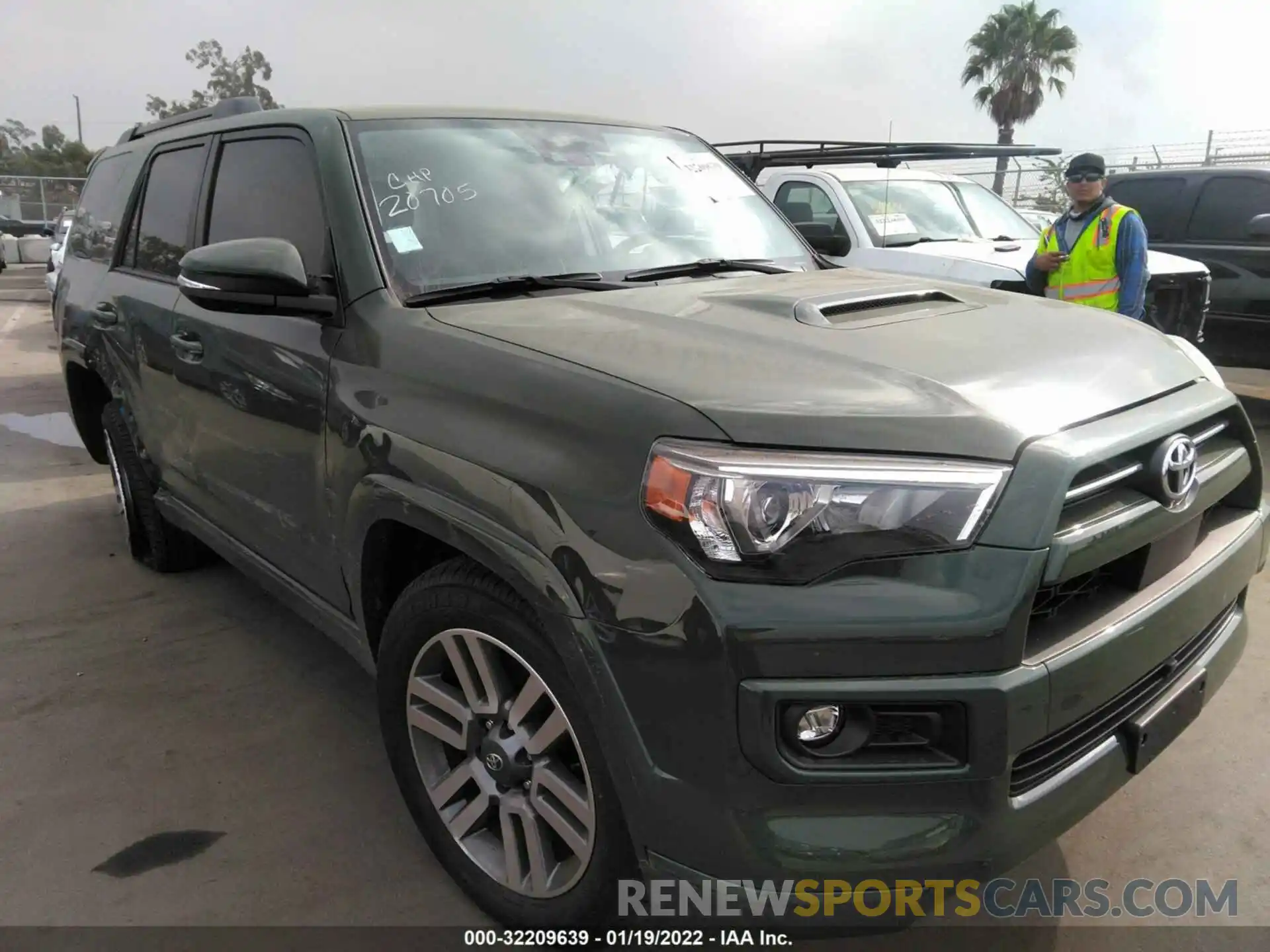 1 Photograph of a damaged car JTEAU5JR2N5260022 TOYOTA 4RUNNER 2022