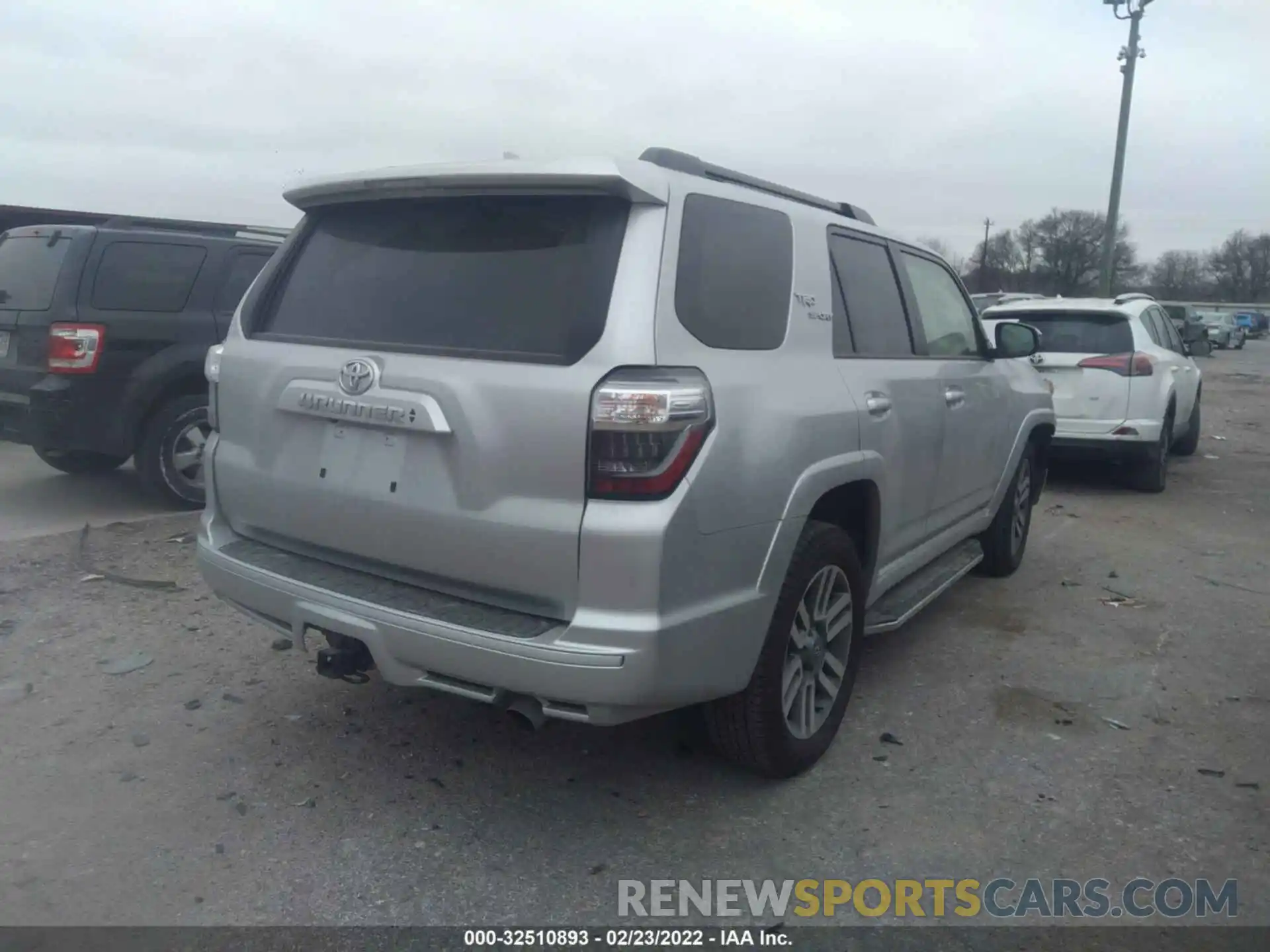 4 Photograph of a damaged car JTEAU5JR4N5254089 TOYOTA 4RUNNER 2022