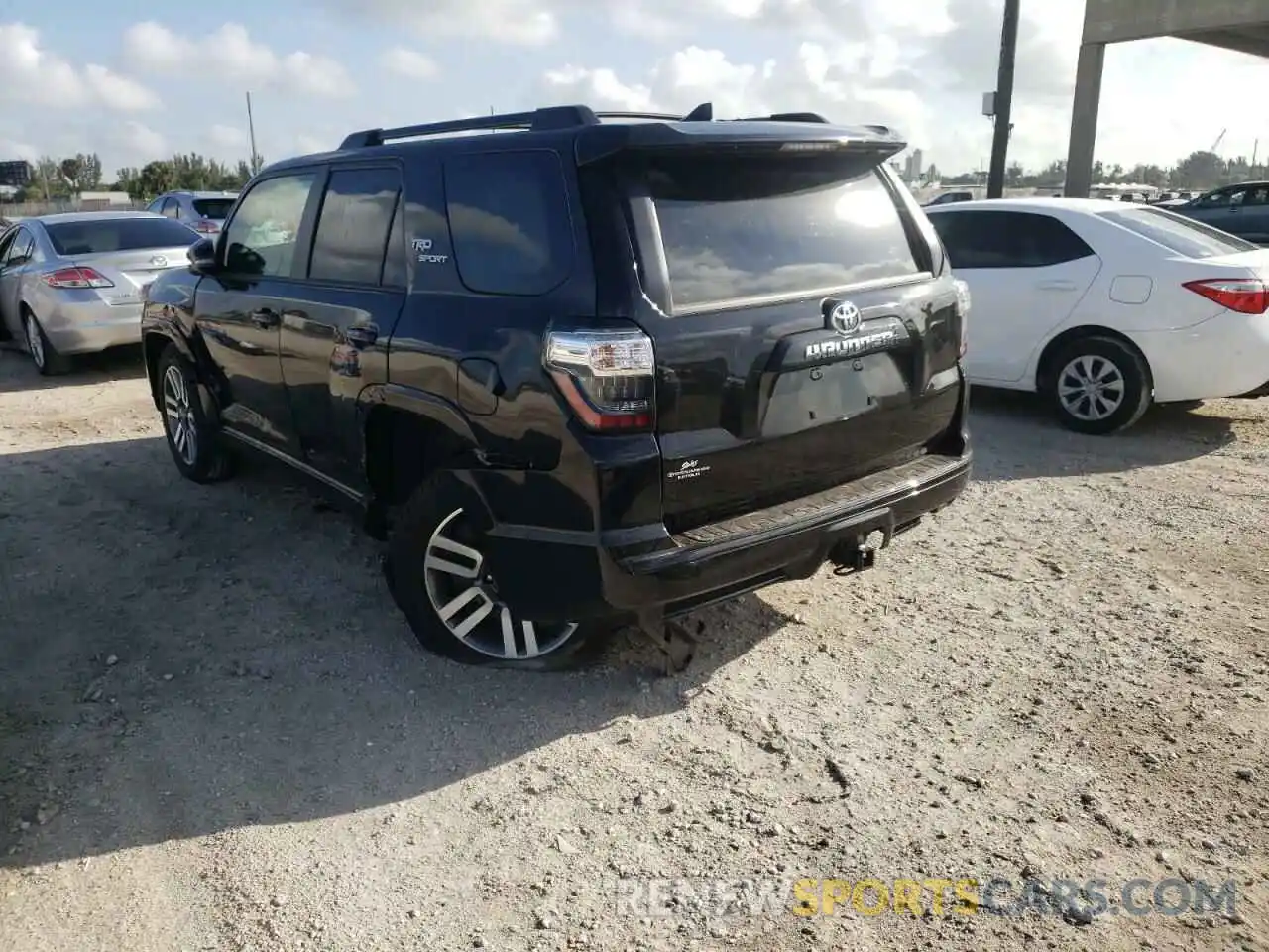 3 Photograph of a damaged car JTEAU5JR5N5252951 TOYOTA 4RUNNER 2022