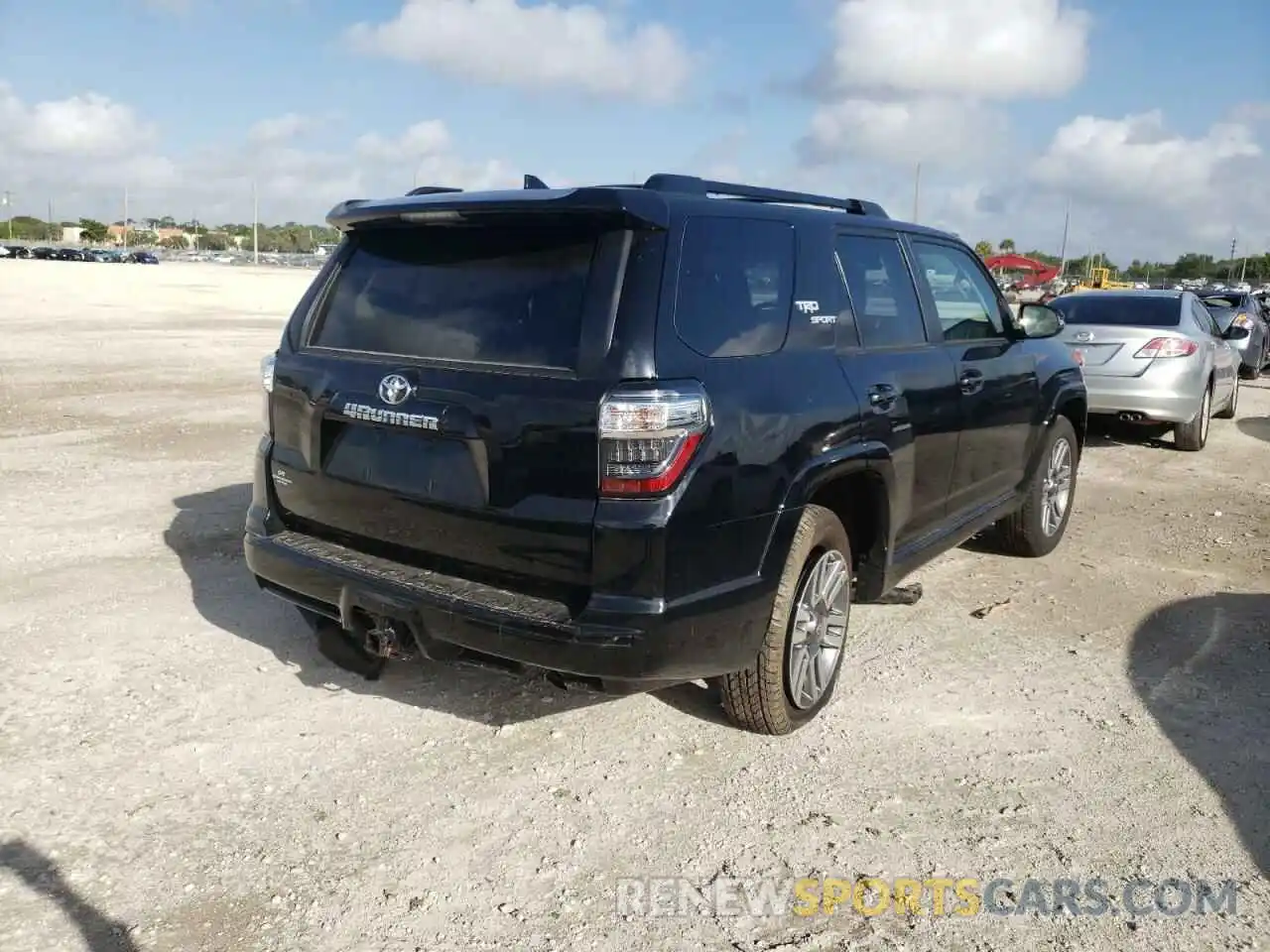 4 Photograph of a damaged car JTEAU5JR5N5252951 TOYOTA 4RUNNER 2022