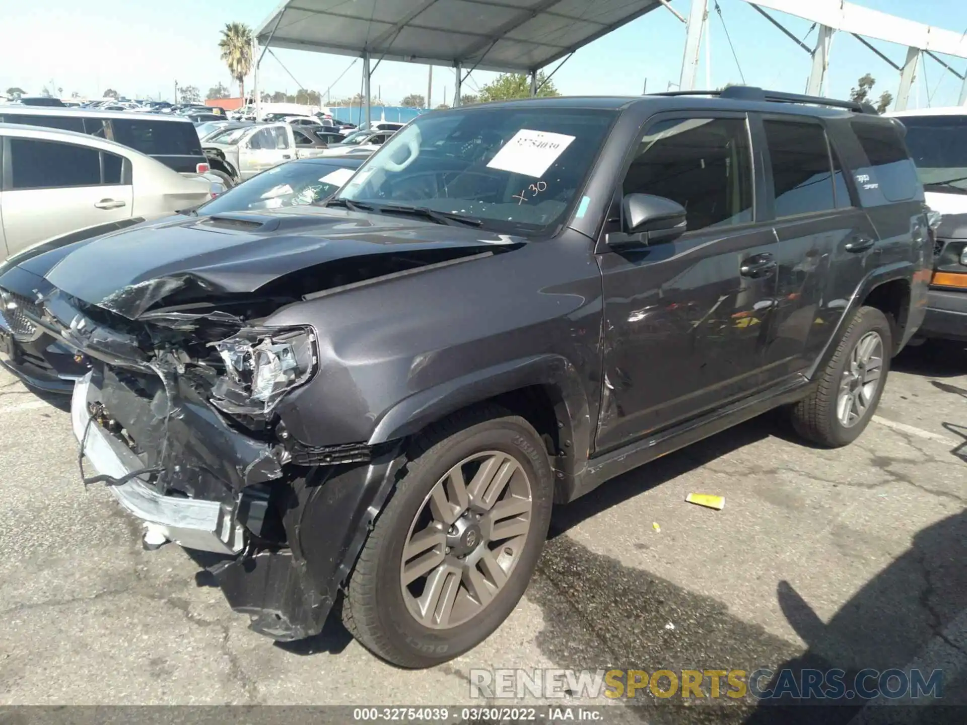 2 Фотография поврежденного автомобиля JTEAU5JR5N5261858 TOYOTA 4RUNNER 2022