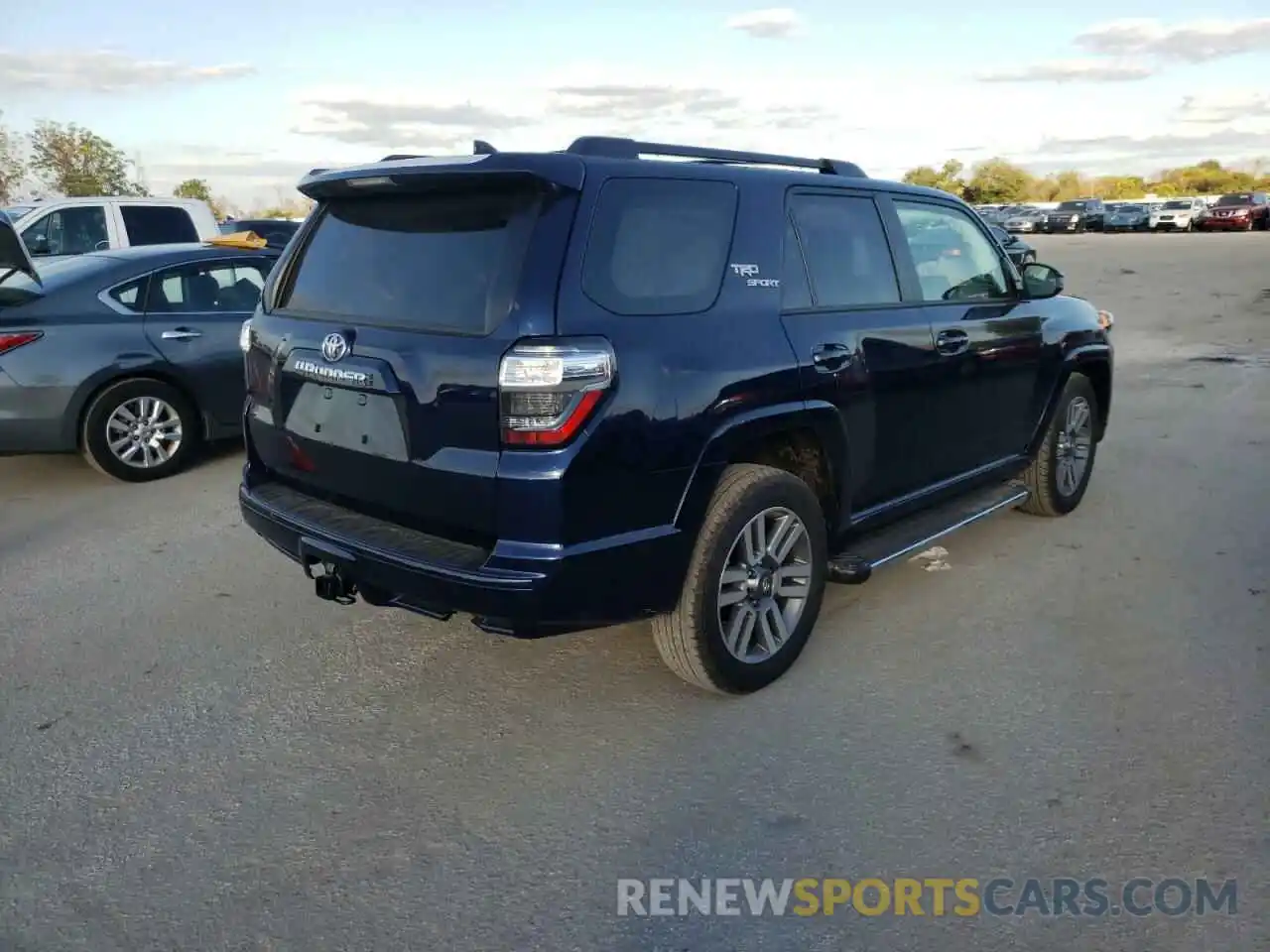 4 Photograph of a damaged car JTEAU5JR6N5254837 TOYOTA 4RUNNER 2022