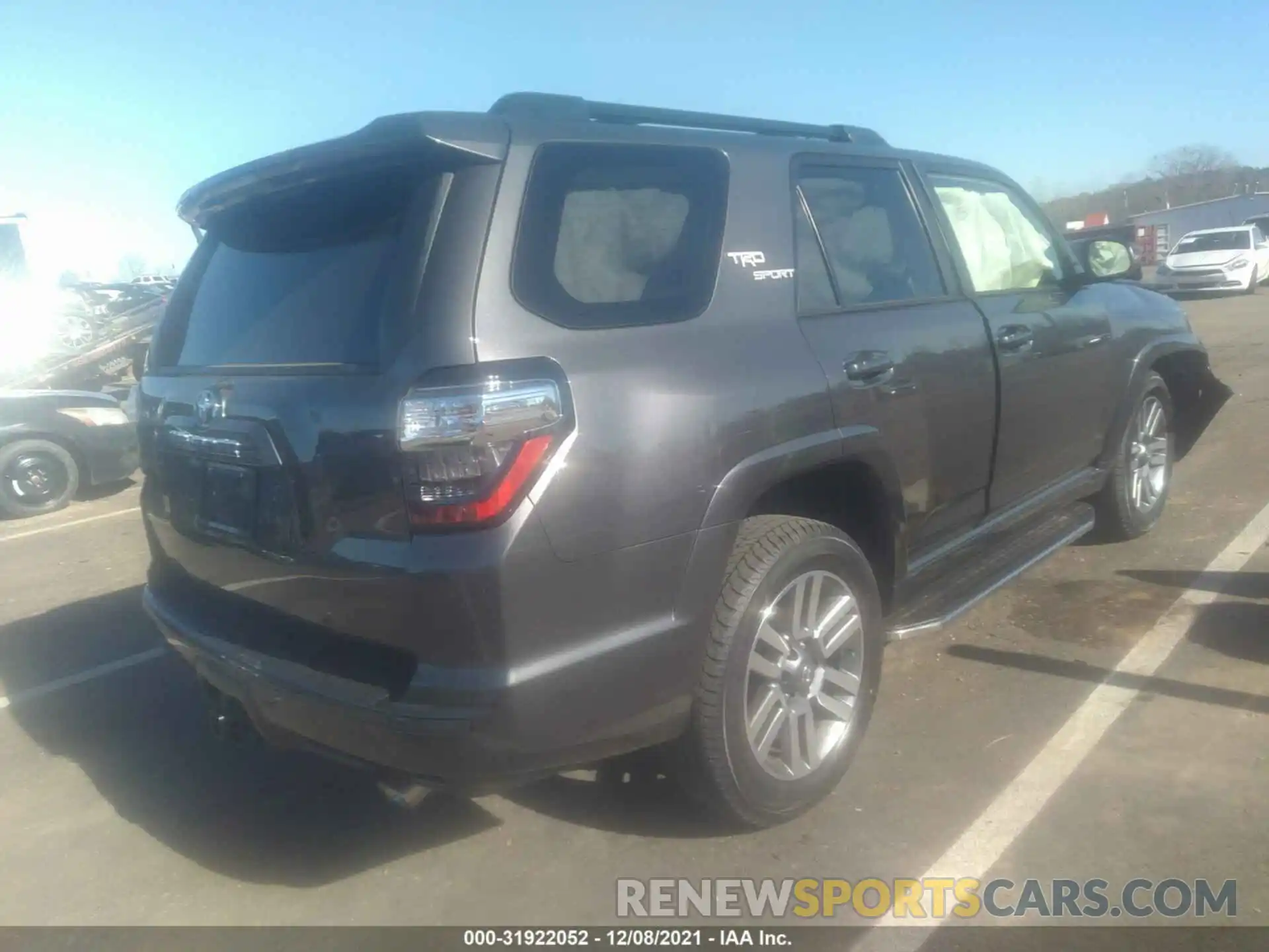 4 Photograph of a damaged car JTEAU5JR7N5257262 TOYOTA 4RUNNER 2022