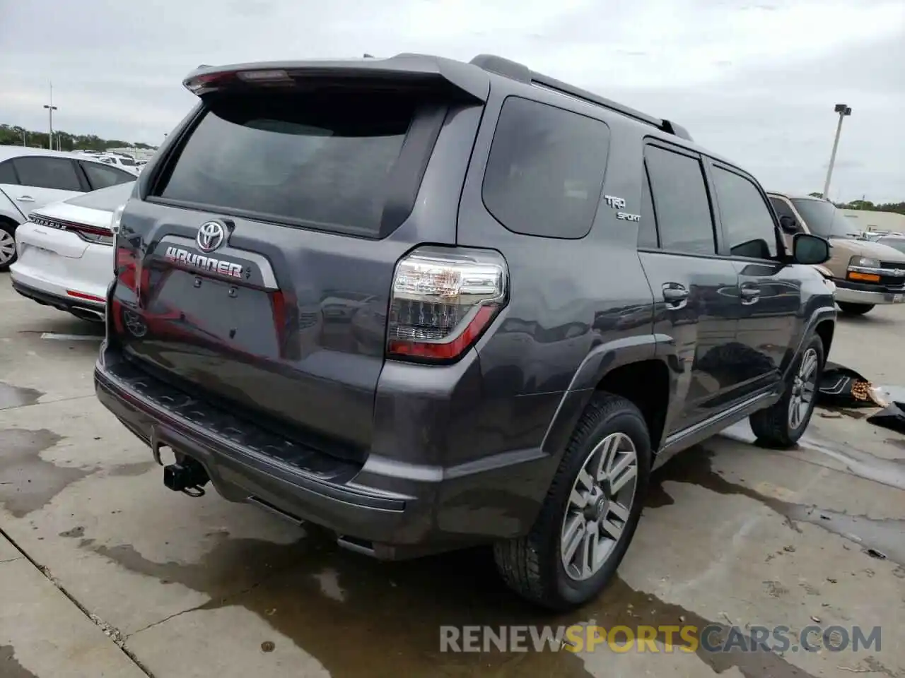 4 Photograph of a damaged car JTEAU5JR7N5262946 TOYOTA 4RUNNER 2022