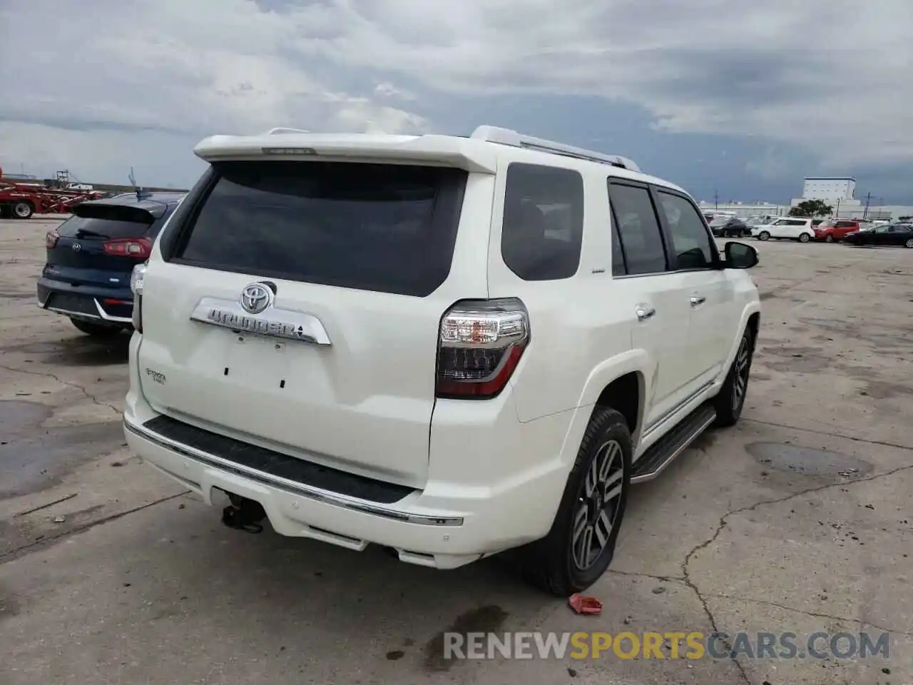 4 Photograph of a damaged car JTEDU5JR9N5251928 TOYOTA 4RUNNER 2022