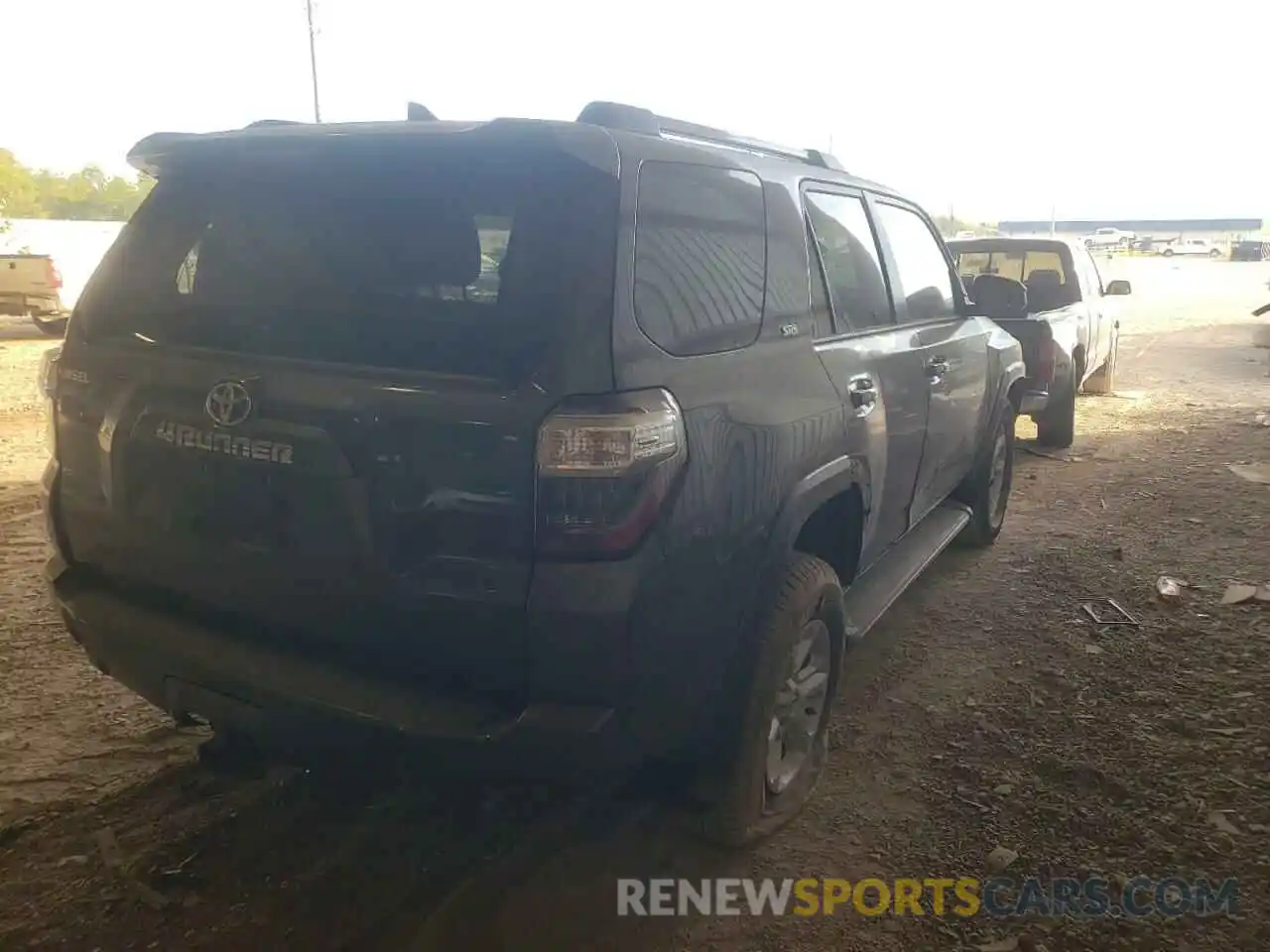 4 Photograph of a damaged car JTEEU5JR0N5271862 TOYOTA 4RUNNER 2022