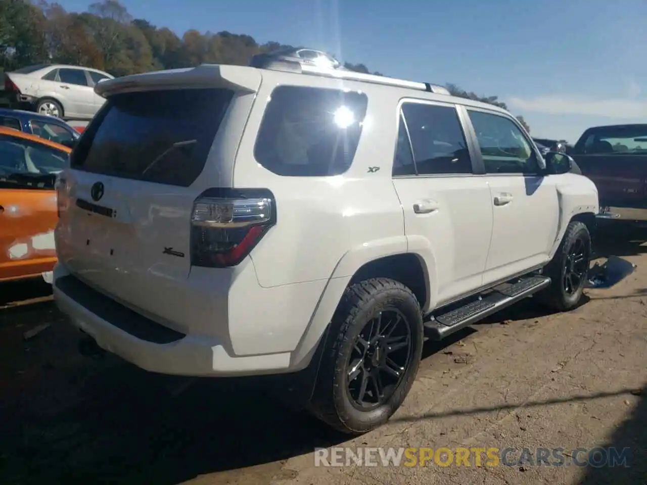 4 Photograph of a damaged car JTEEU5JR1N5254293 TOYOTA 4RUNNER 2022