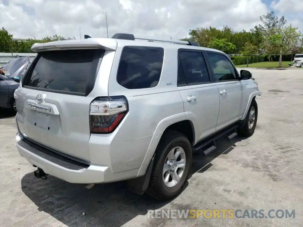 4 Photograph of a damaged car JTEEU5JR1N5256092 TOYOTA 4RUNNER 2022