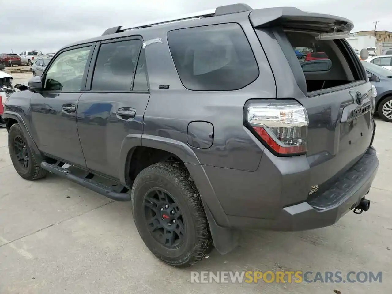 2 Photograph of a damaged car JTEEU5JR1N5276438 TOYOTA 4RUNNER 2022