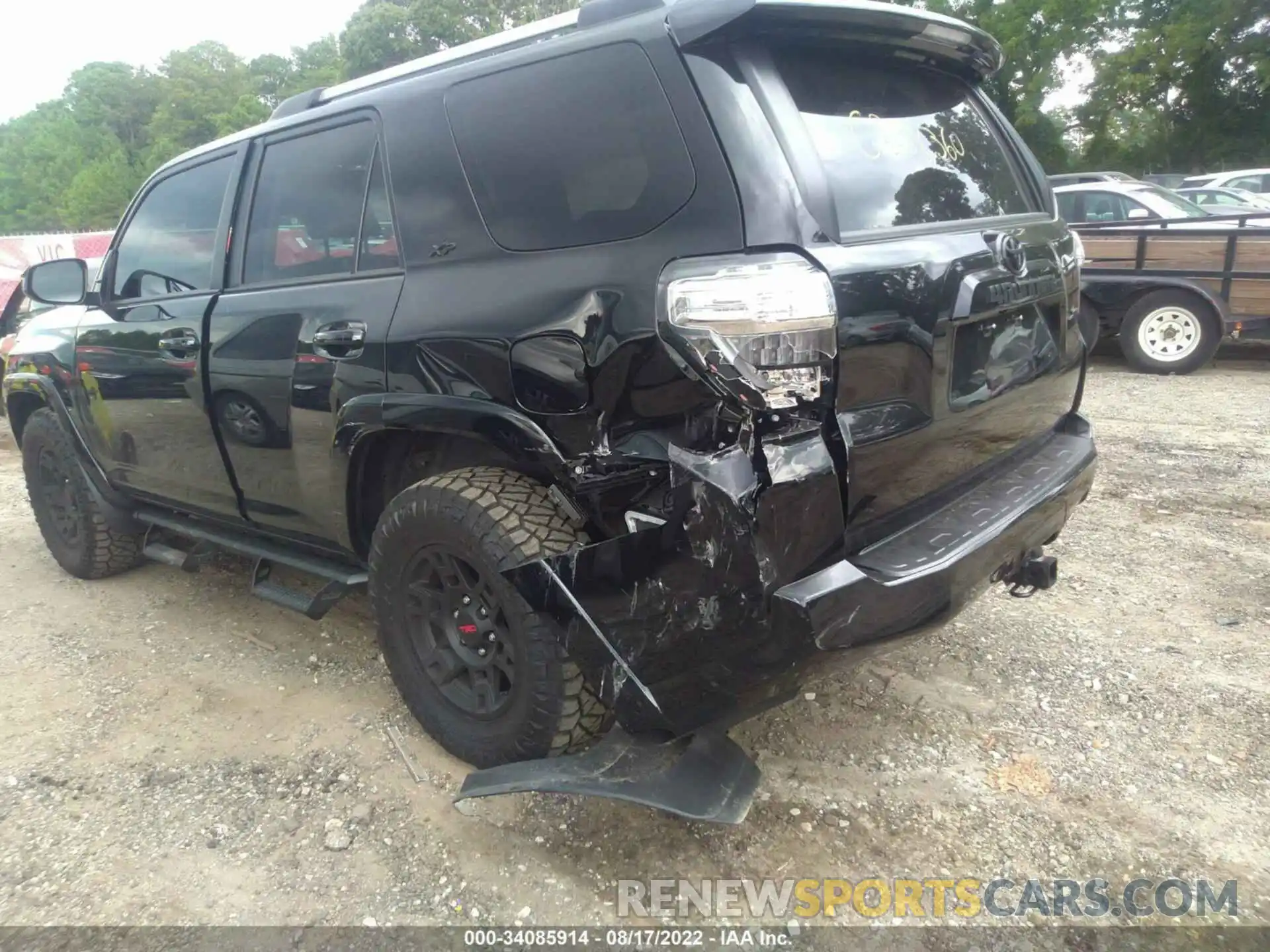 3 Photograph of a damaged car JTEEU5JR2N5252200 TOYOTA 4RUNNER 2022