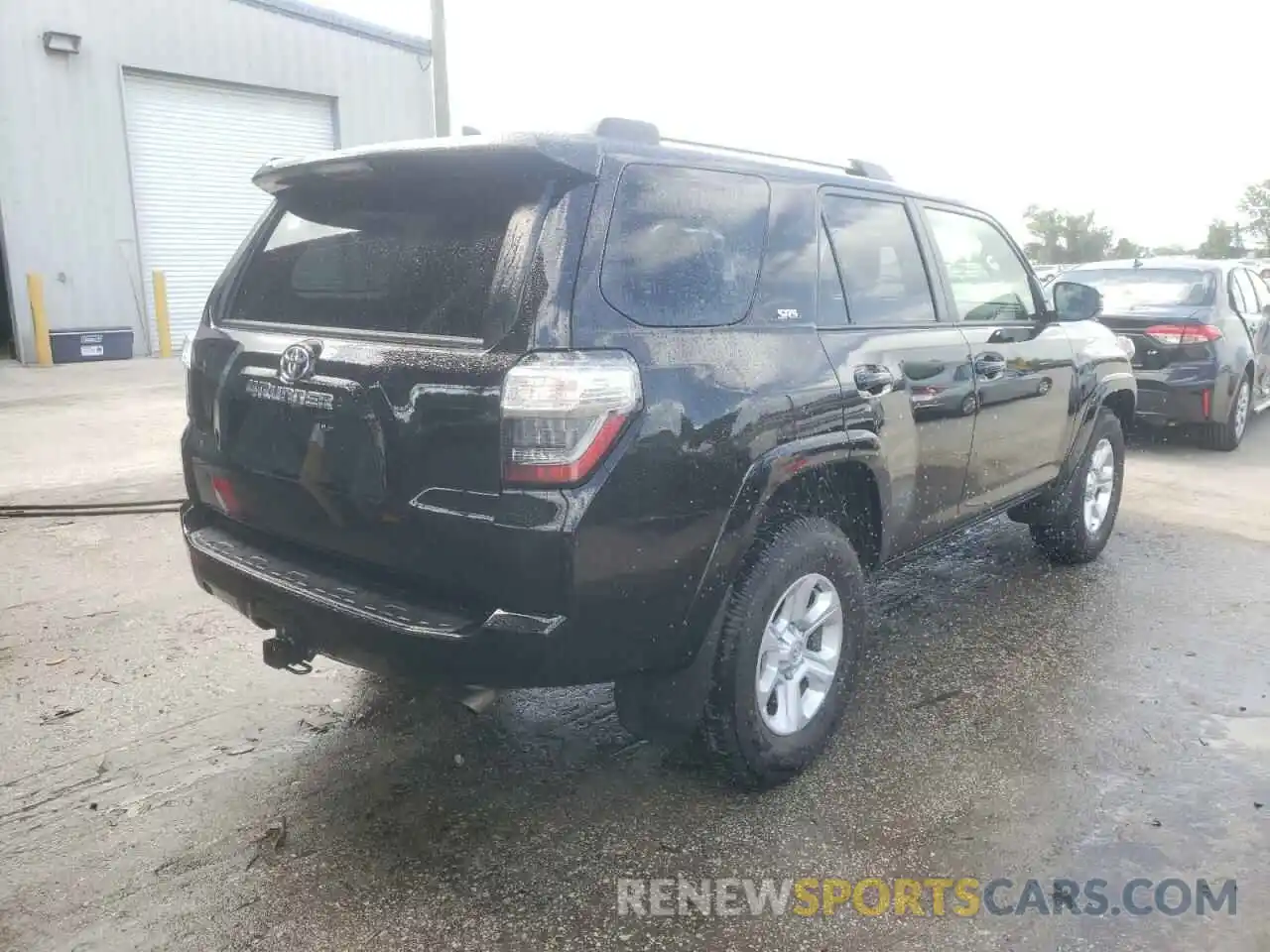 4 Photograph of a damaged car JTEEU5JR2N5263343 TOYOTA 4RUNNER 2022