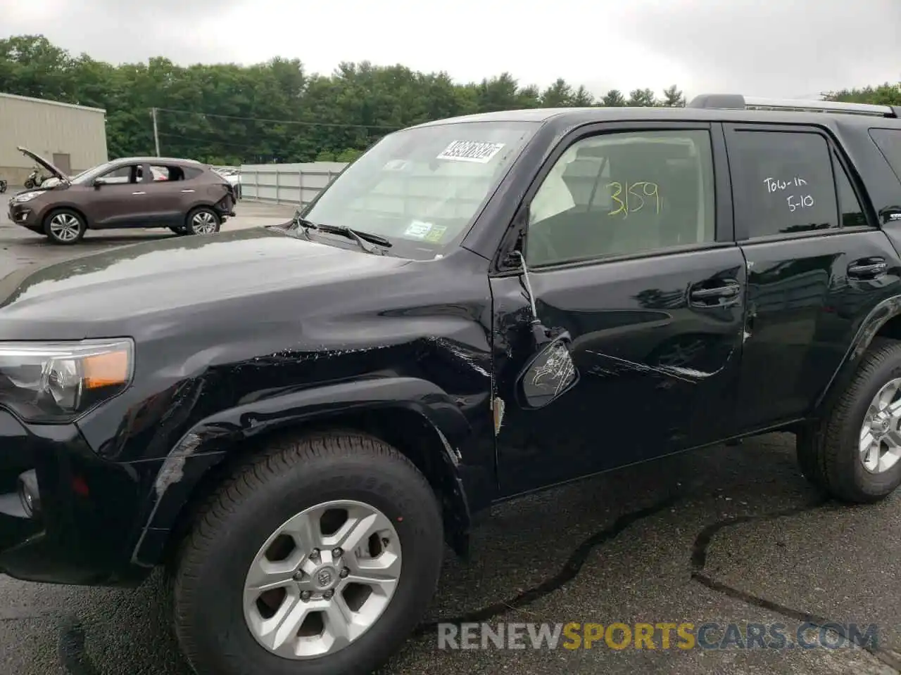 9 Photograph of a damaged car JTEEU5JR2N5265612 TOYOTA 4RUNNER 2022