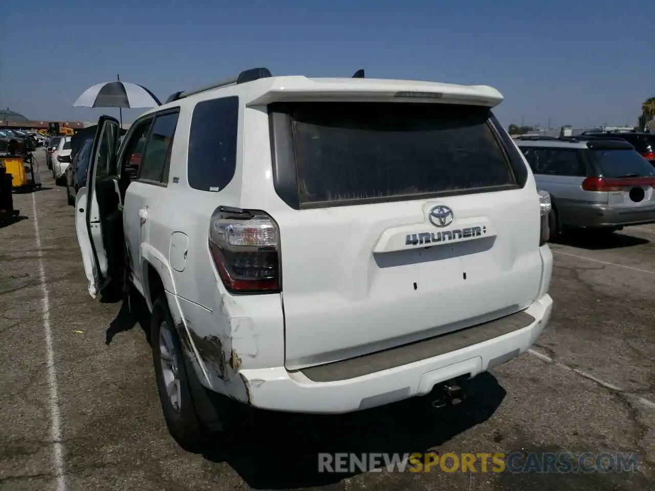 3 Photograph of a damaged car JTEEU5JR3N5265120 TOYOTA 4RUNNER 2022