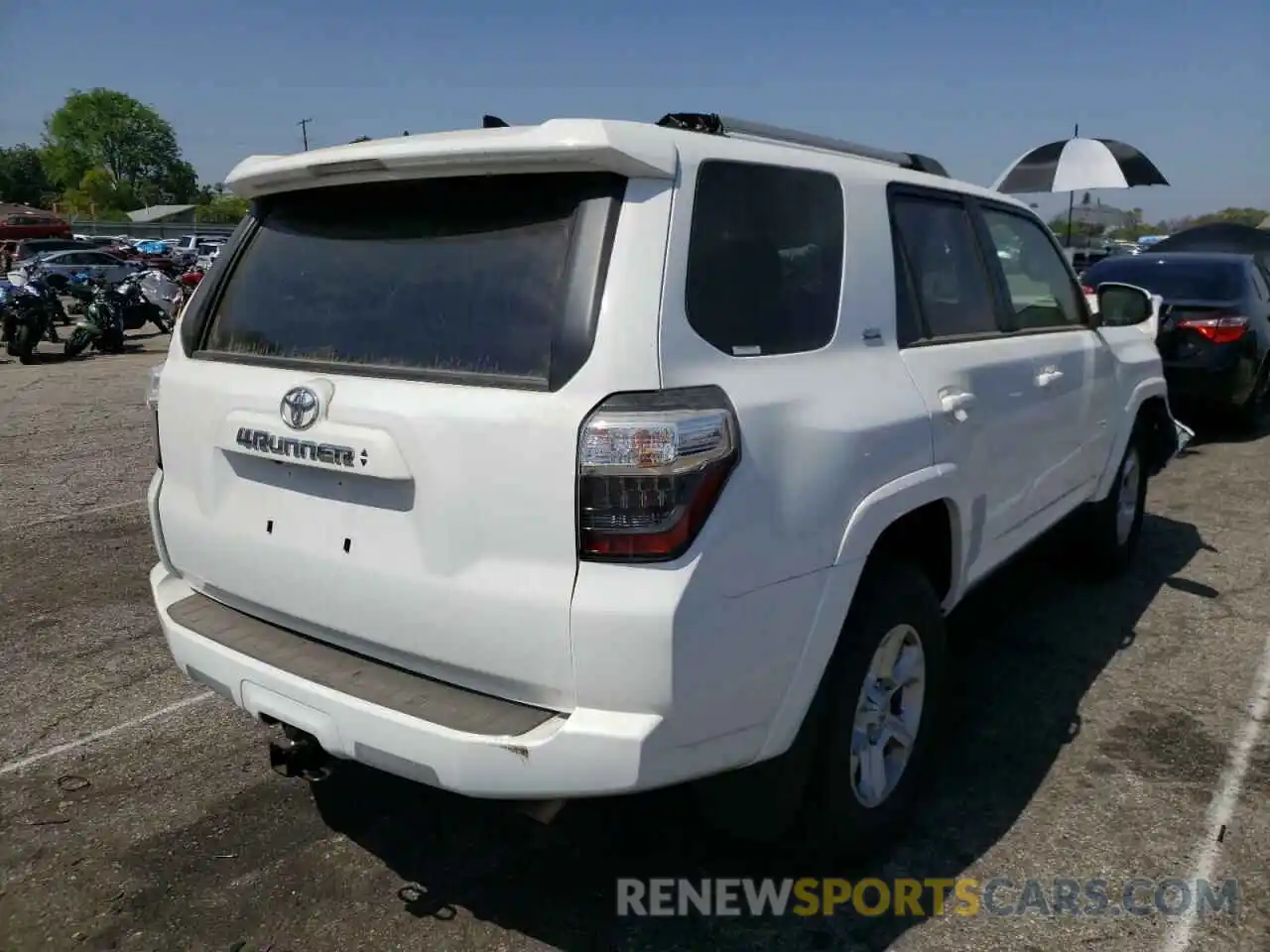 4 Photograph of a damaged car JTEEU5JR3N5265120 TOYOTA 4RUNNER 2022