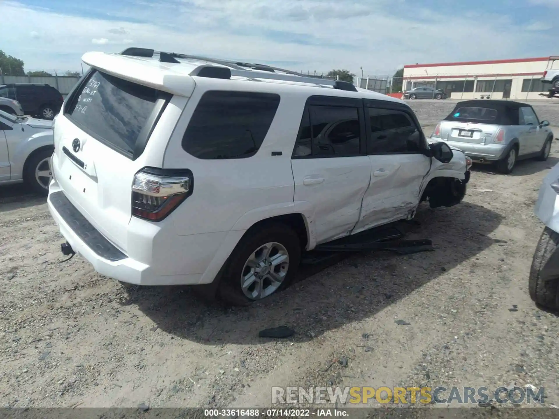 4 Photograph of a damaged car JTEEU5JR4N5253767 TOYOTA 4RUNNER 2022