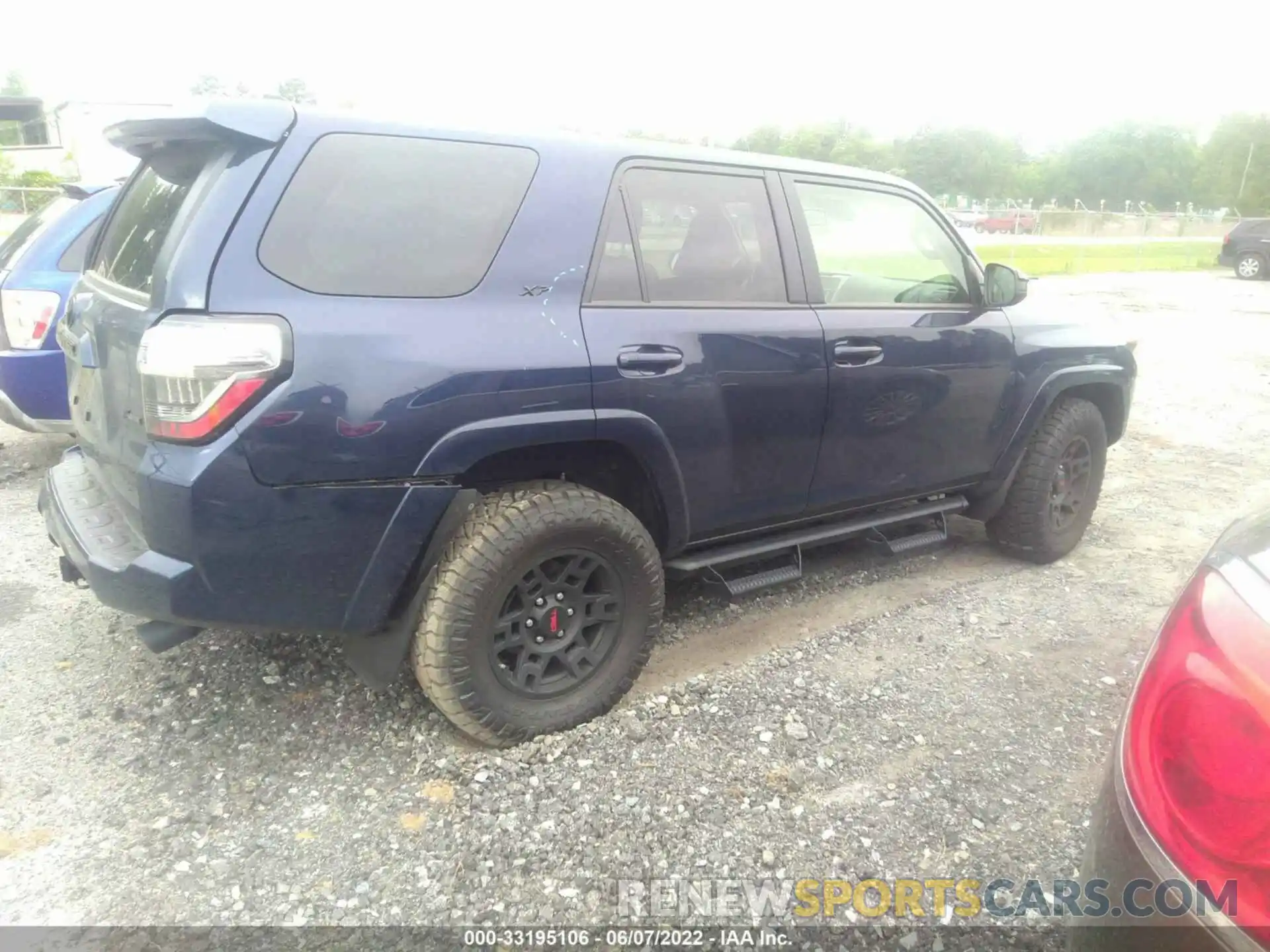 4 Photograph of a damaged car JTEEU5JR4N5262596 TOYOTA 4RUNNER 2022