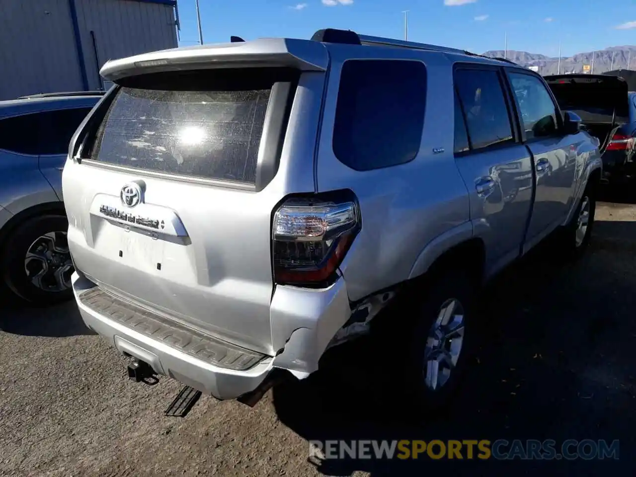 4 Photograph of a damaged car JTEEU5JR5N5257813 TOYOTA 4RUNNER 2022