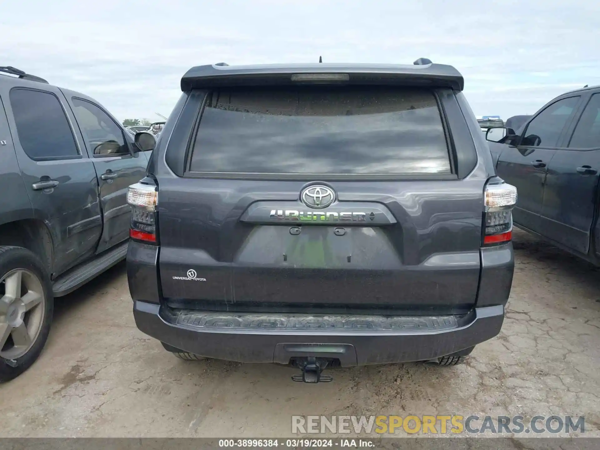 15 Photograph of a damaged car JTEEU5JR5N5258766 TOYOTA 4RUNNER 2022